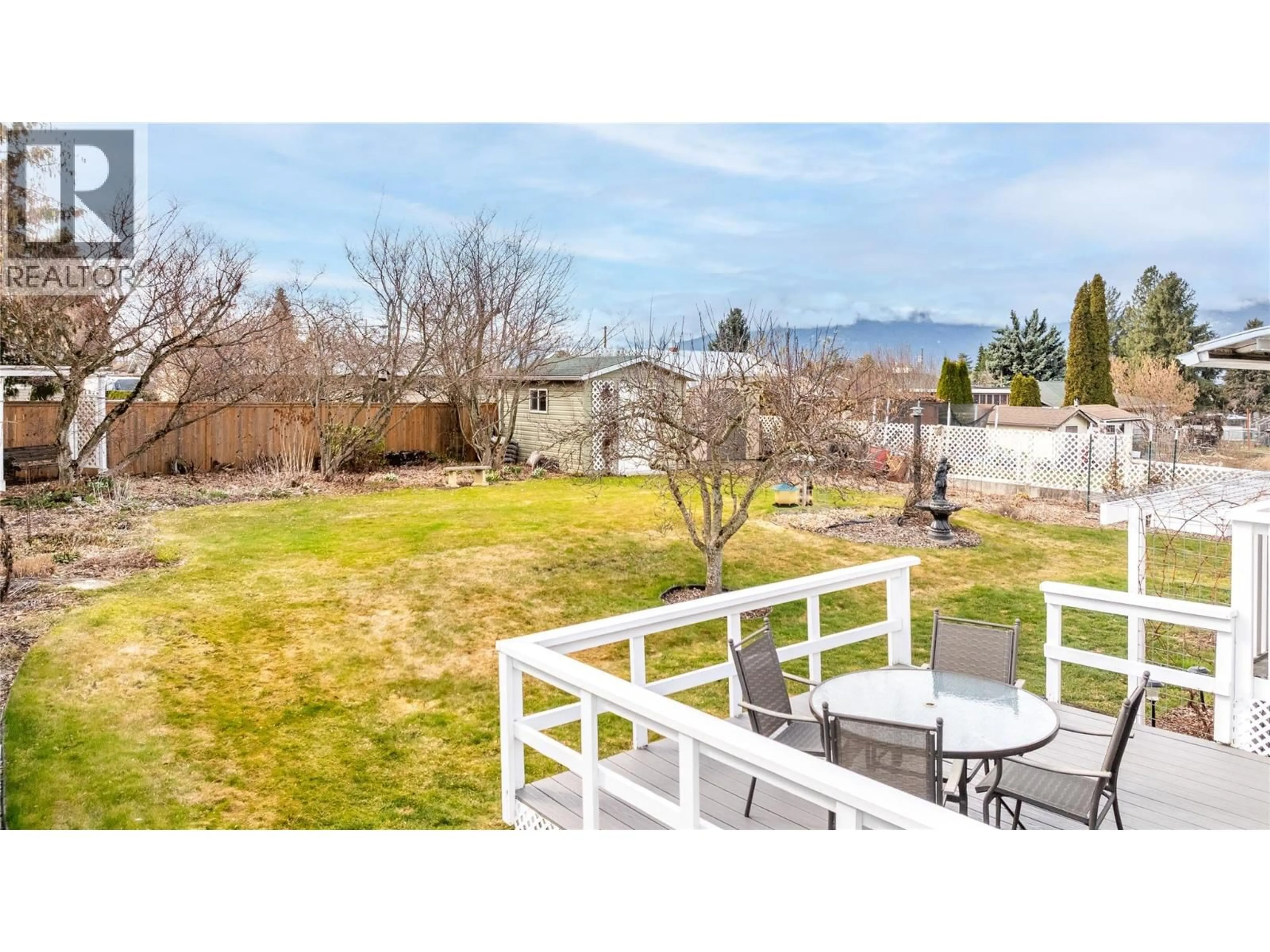 Patio, mountain view for 2323 BIRCH STREET, Creston British Columbia V0B1G0