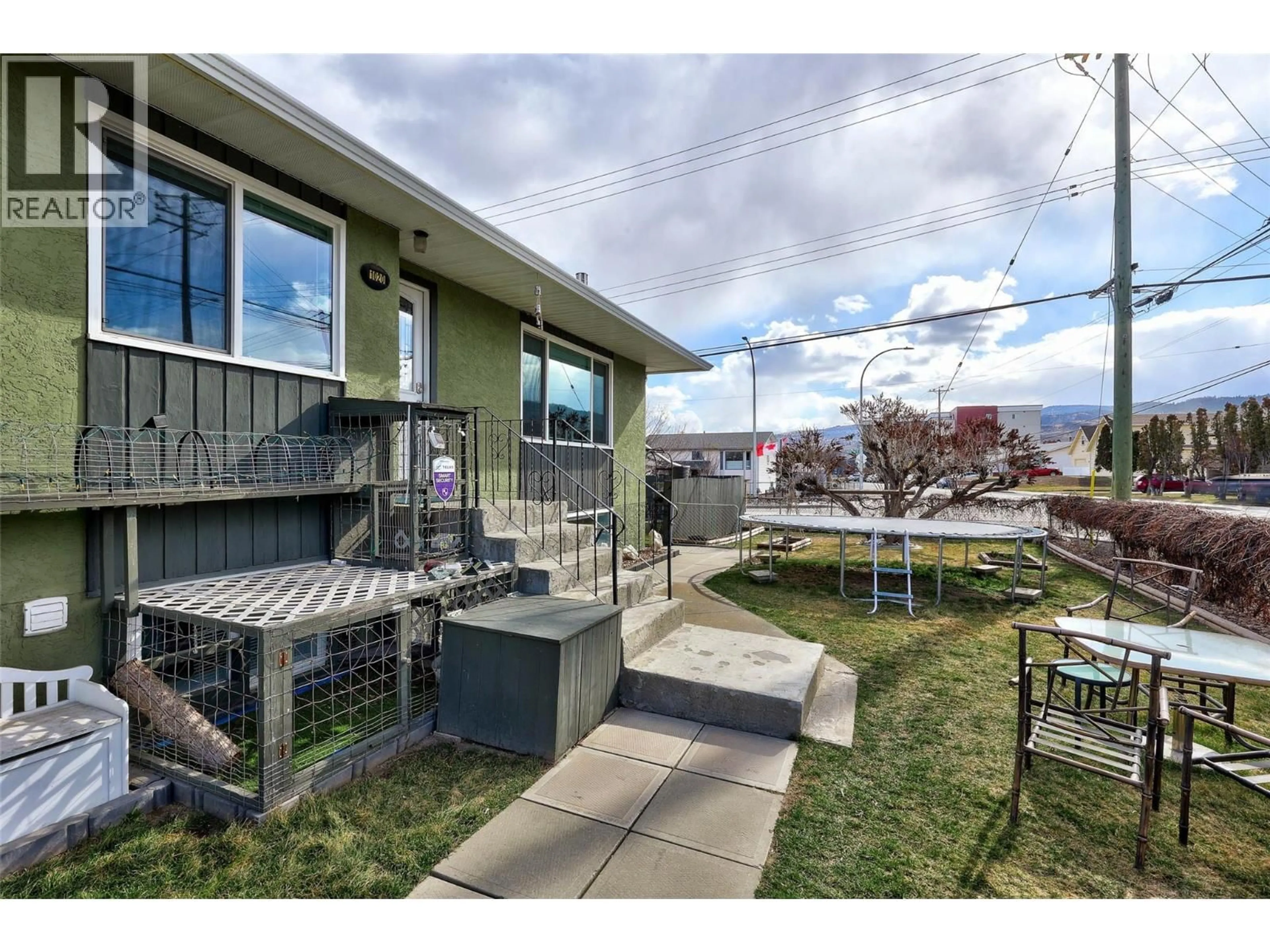 Patio, mountain view for 1020 7TH STREET, Kamloops British Columbia V2B2W8