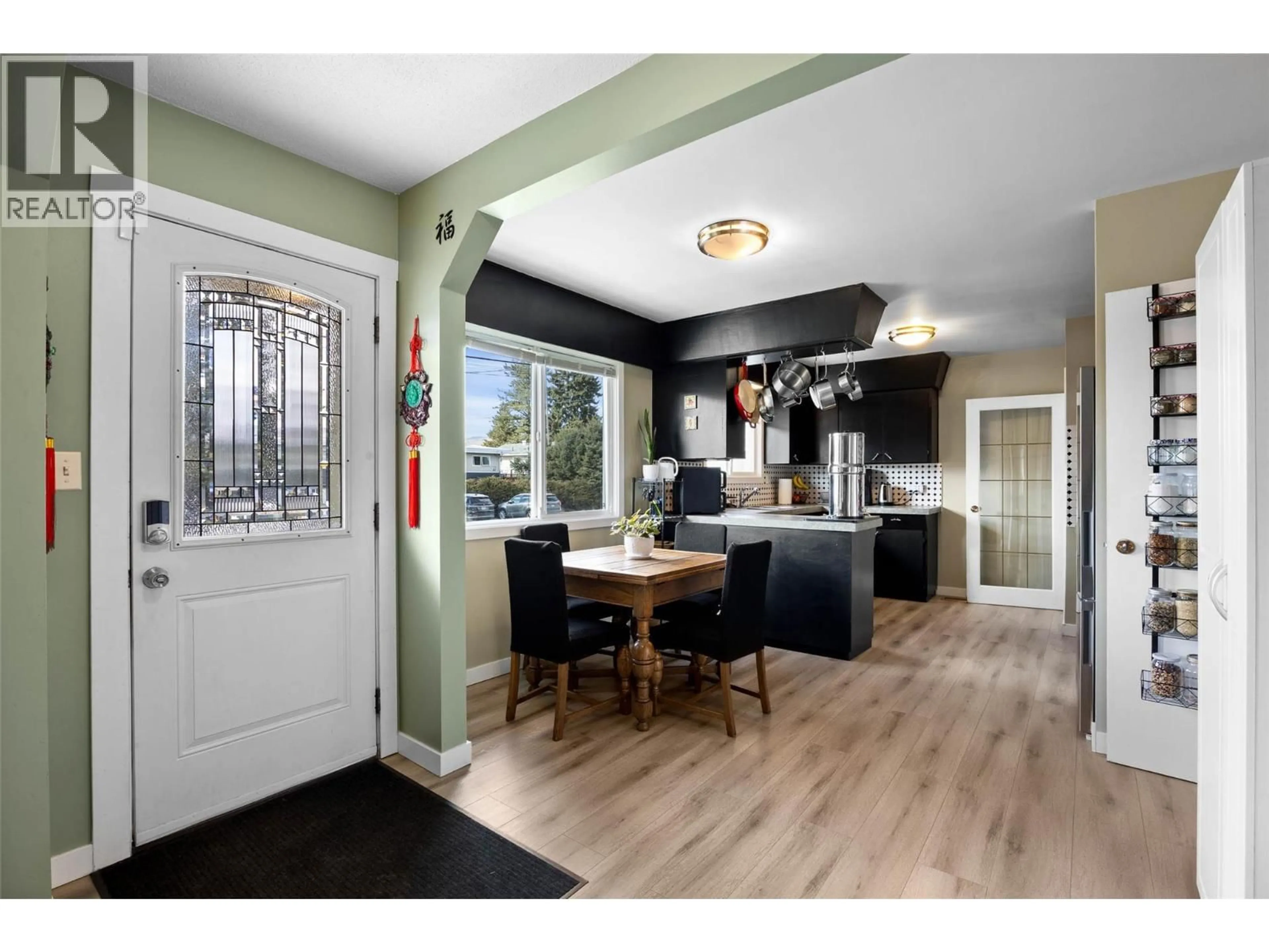 Open concept kitchen, unknown for 1020 7TH STREET, Kamloops British Columbia V2B2W8