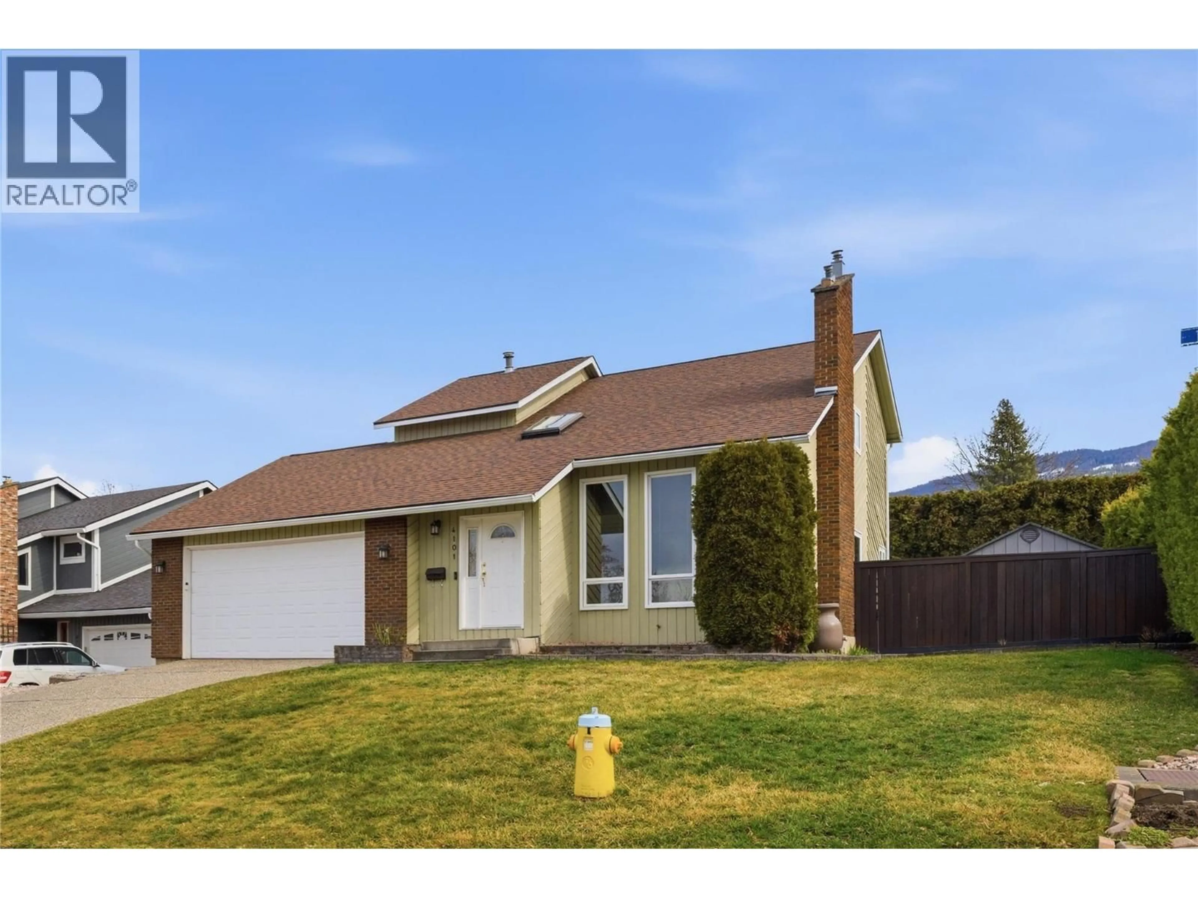 Home with vinyl exterior material, street for 4101 14 STREET, Vernon British Columbia V1T8B9