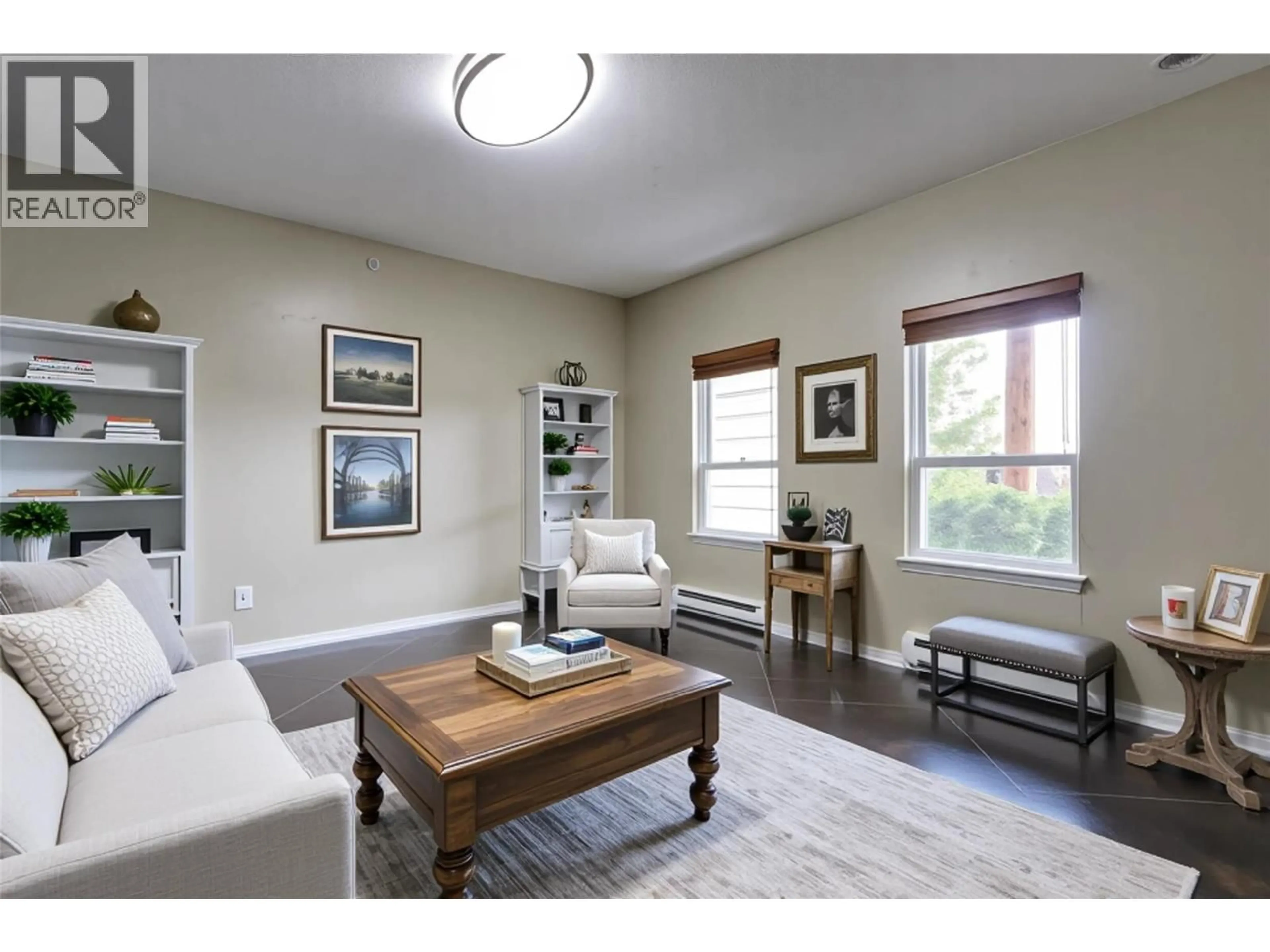 Living room with furniture, unknown for 860 GLENWOOD AVENUE, Kelowna British Columbia V1Y5M5