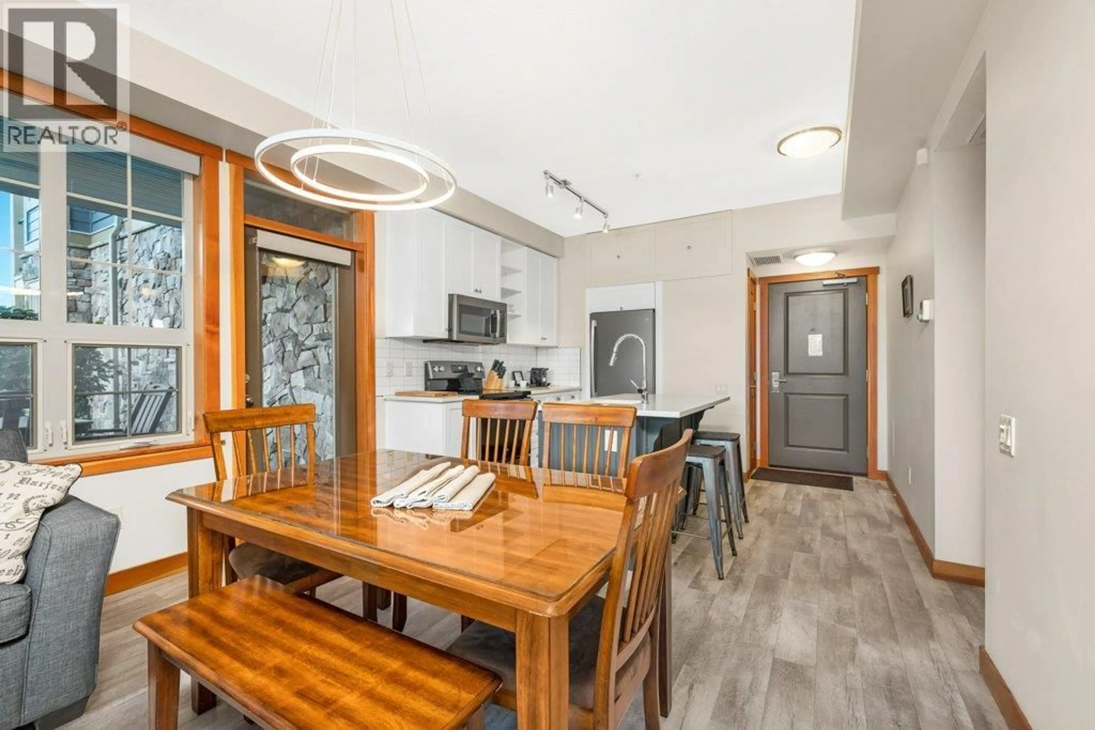 Open concept kitchen, wood/laminate floor for 114 - 107 VILLAGE CENTRE COURT, Vernon British Columbia V1H1Y8
