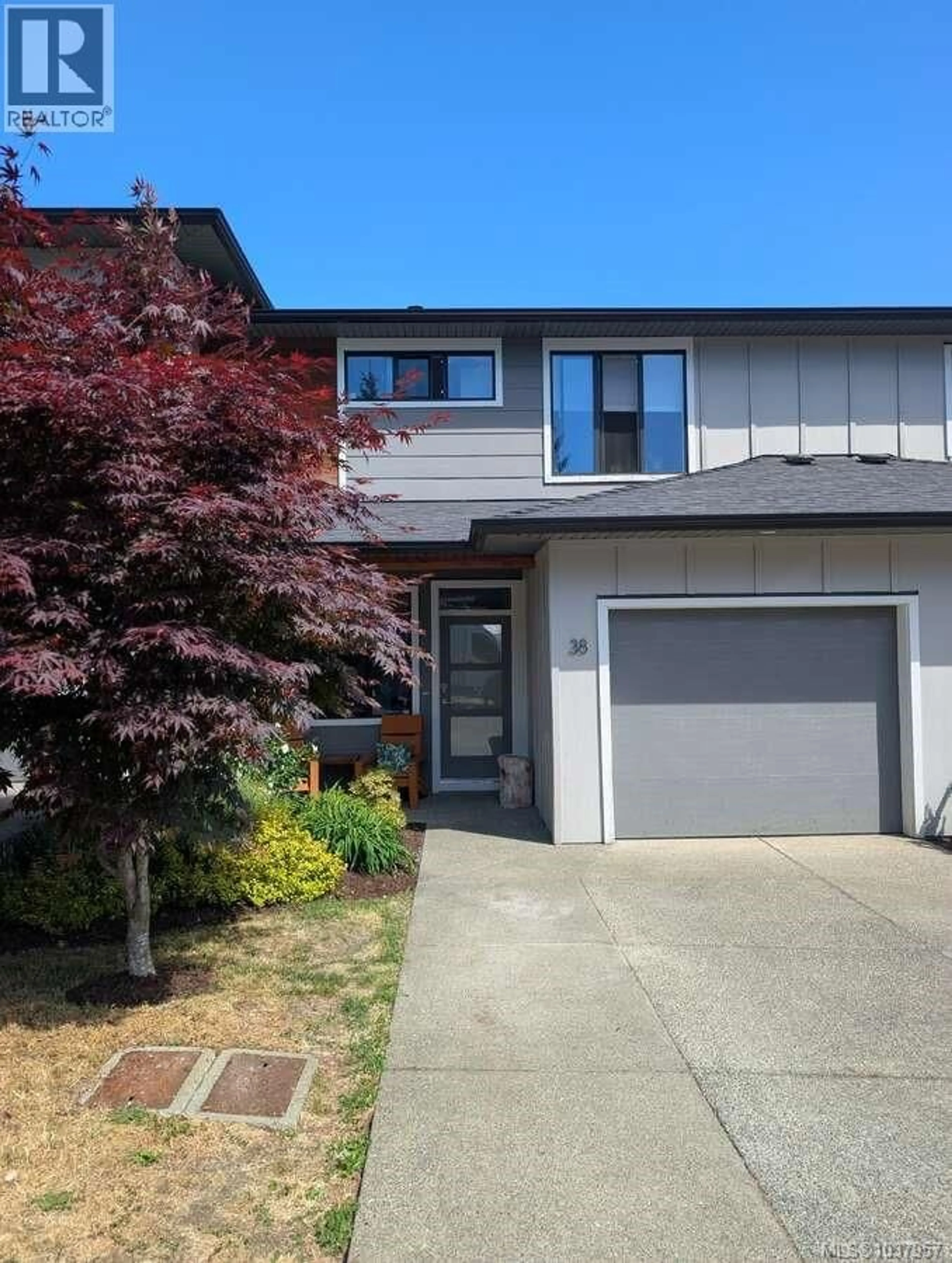 Home with vinyl exterior material, street for 38 - 2607 KENDAL AVENUE, Cumberland British Columbia V0R1S0