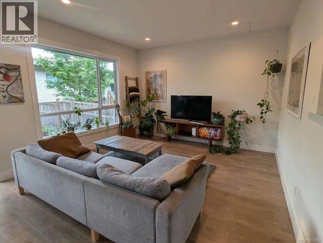 38 - 2607 KENDAL AVENUE, Cumberland 2