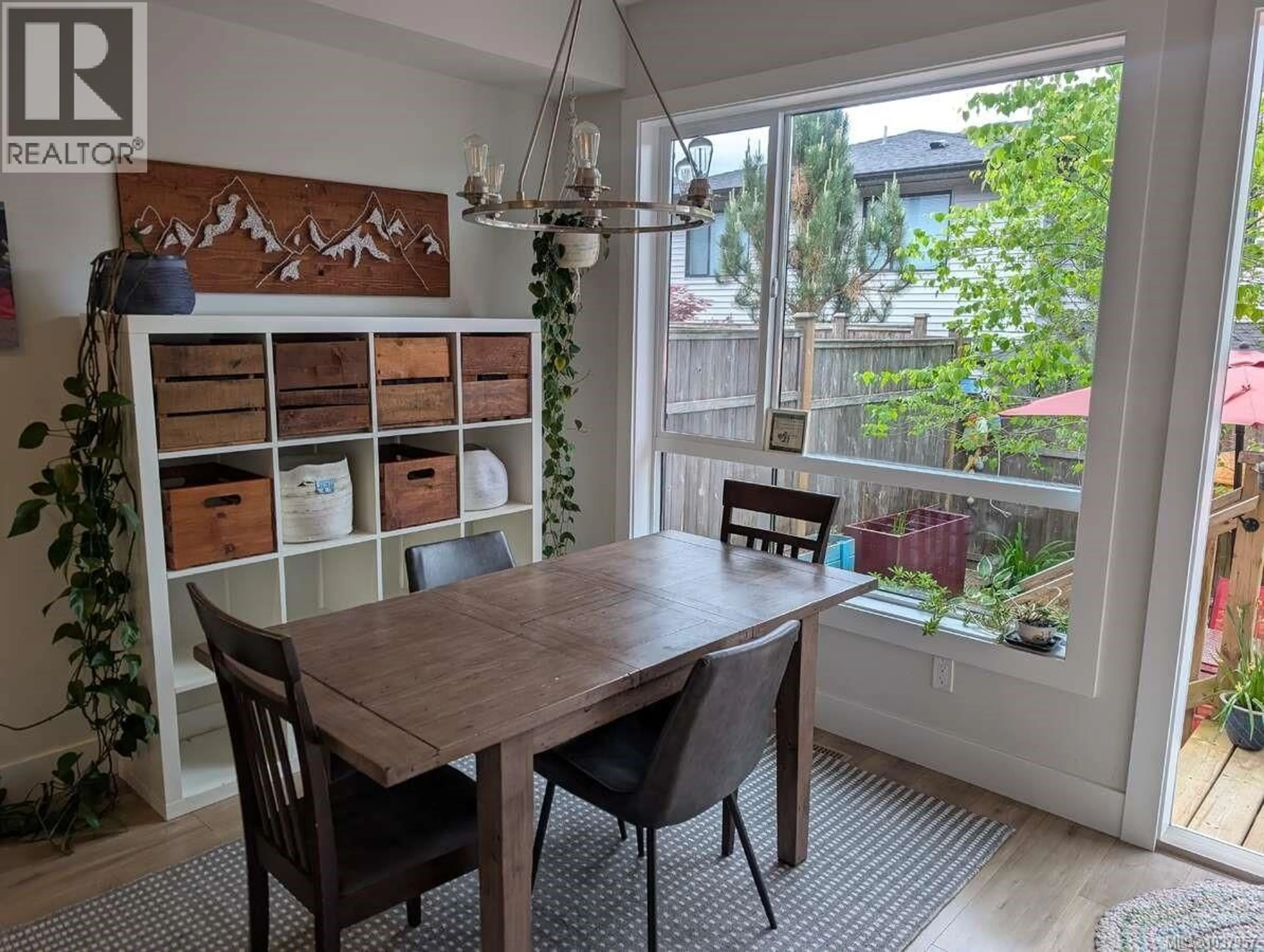 Dining room, wood/laminate floor for 38 - 2607 KENDAL AVENUE, Cumberland British Columbia V0R1S0