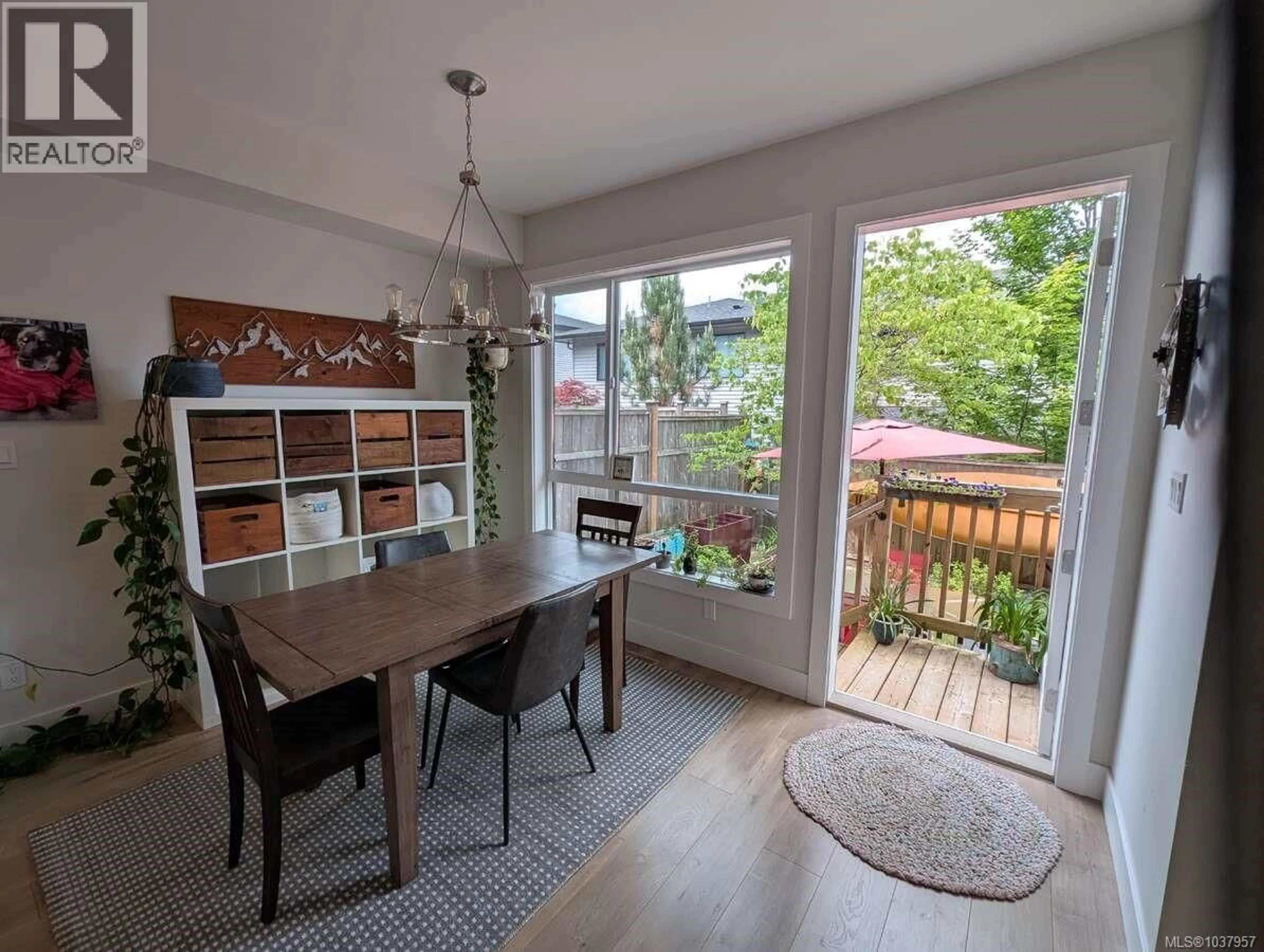 Dining room, wood/laminate floor for 38 - 2607 KENDAL AVENUE, Cumberland British Columbia V0R1S0