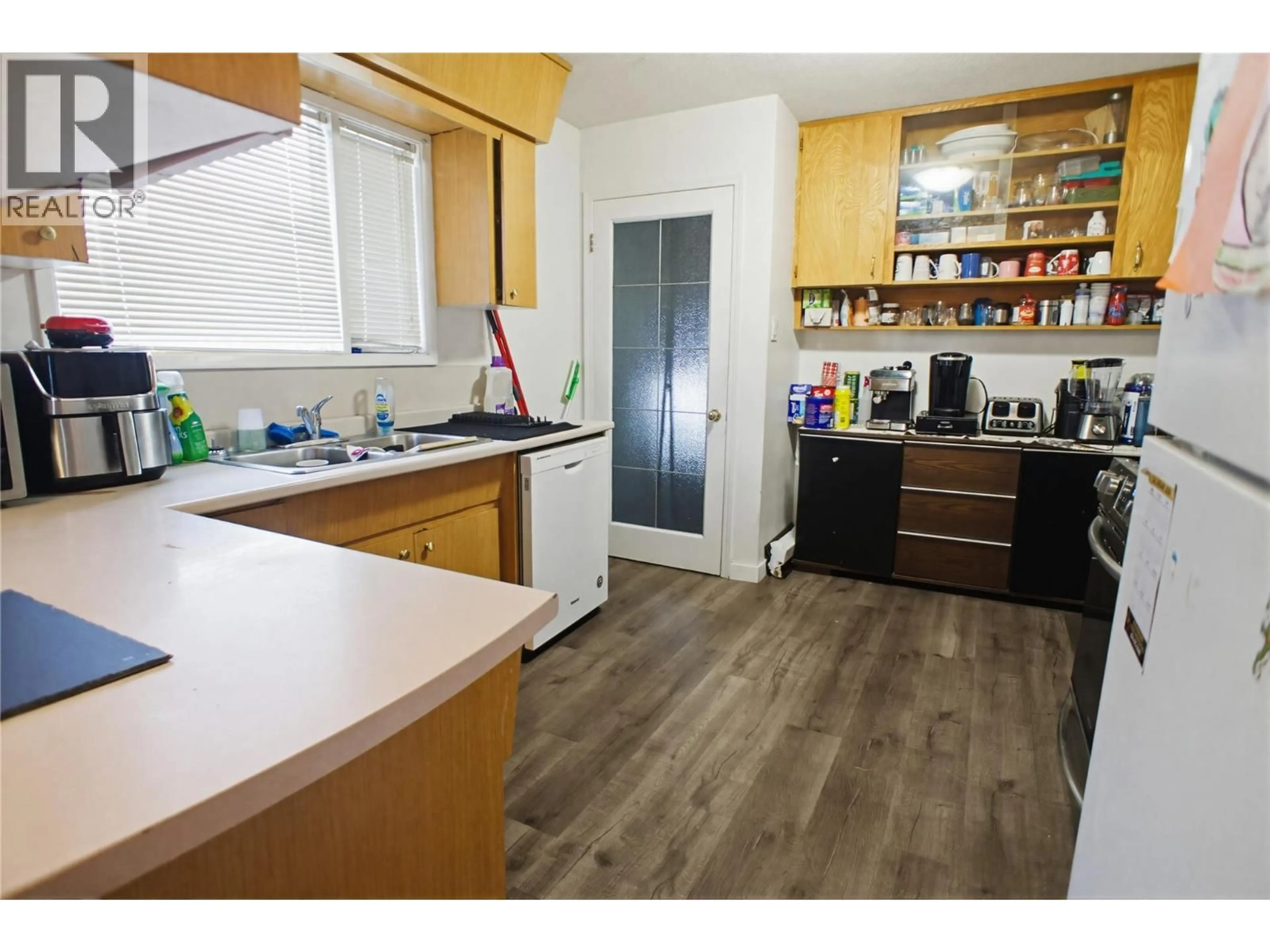 Standard kitchen, wood/laminate floor for 682 ALBERNI AVENUE, Kamloops British Columbia V2B1T1