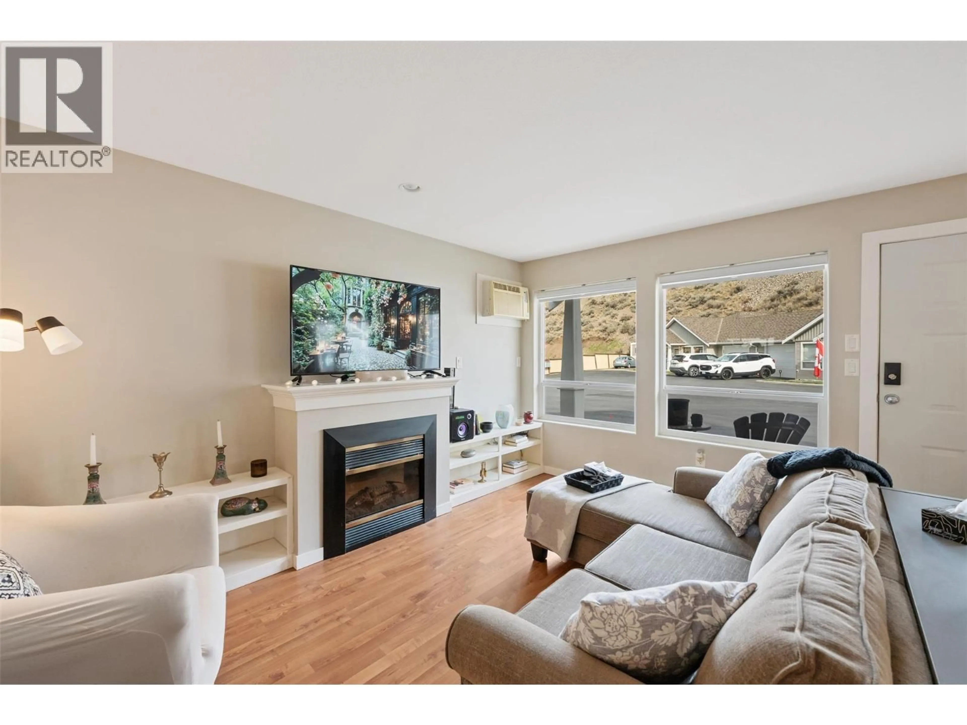 Living room with furniture, wood/laminate floor for 8 - 601 9TH STREET, Keremeos British Columbia V0X1N3
