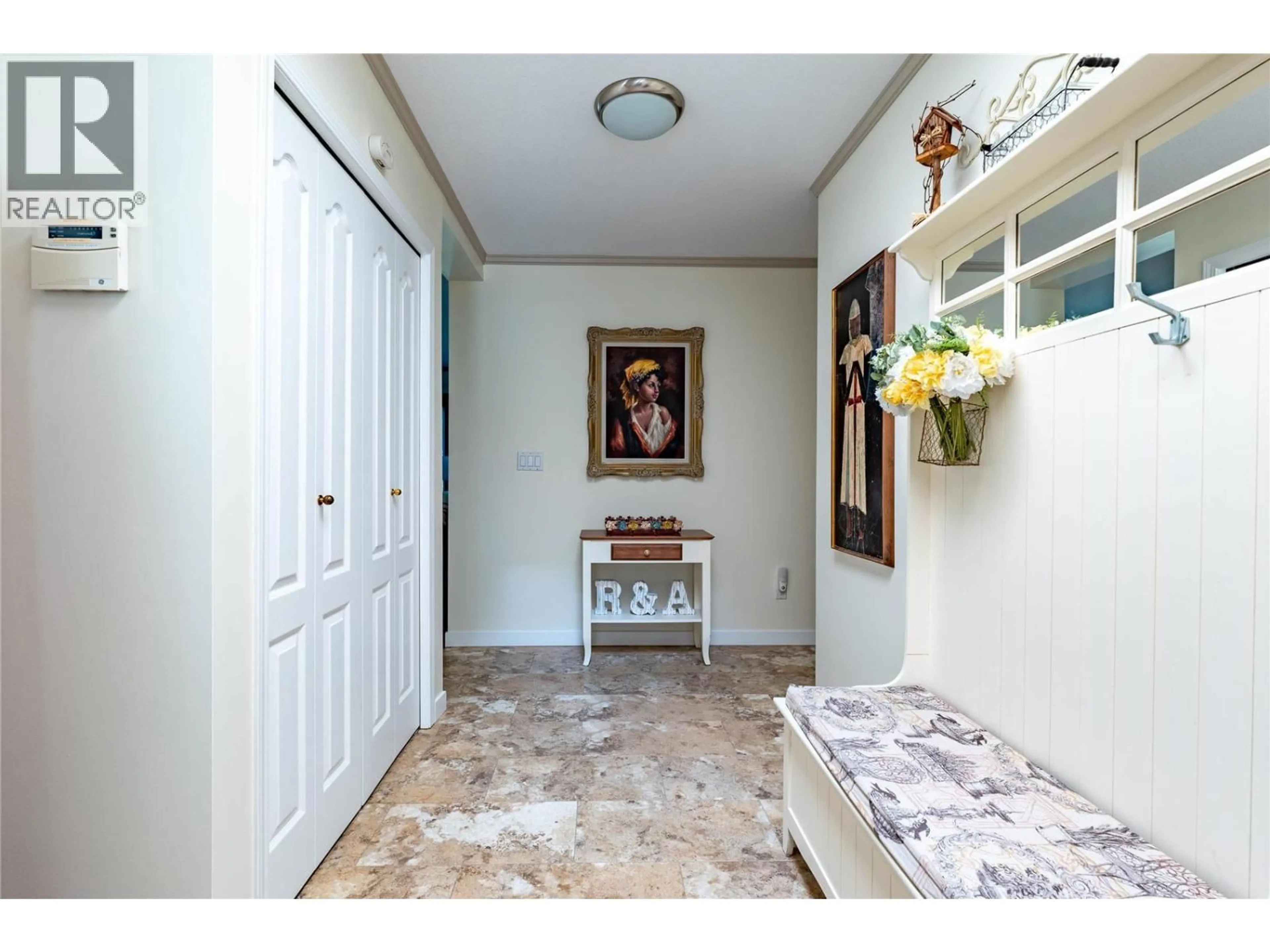 Indoor entryway for 2220 OKANAGAN STREET, Armstrong British Columbia V4Y0B7