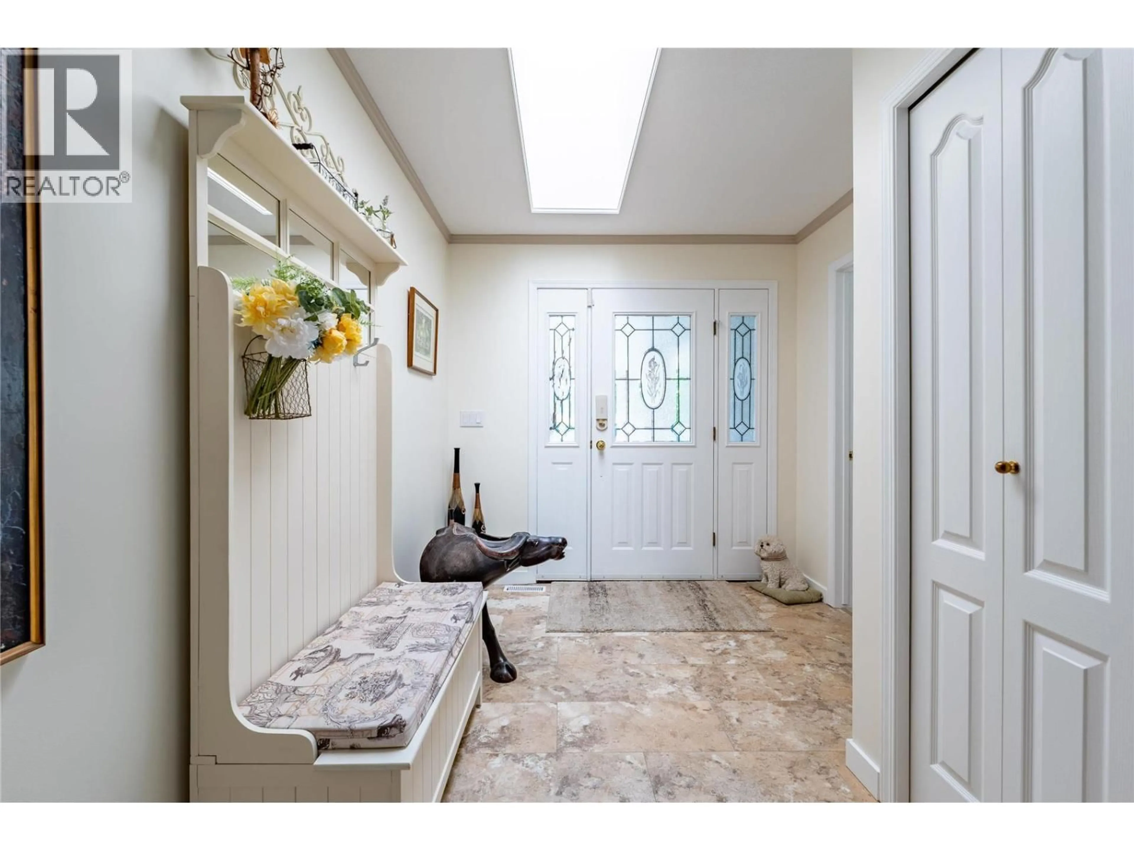 Indoor entryway for 2220 OKANAGAN STREET, Armstrong British Columbia V4Y0B7