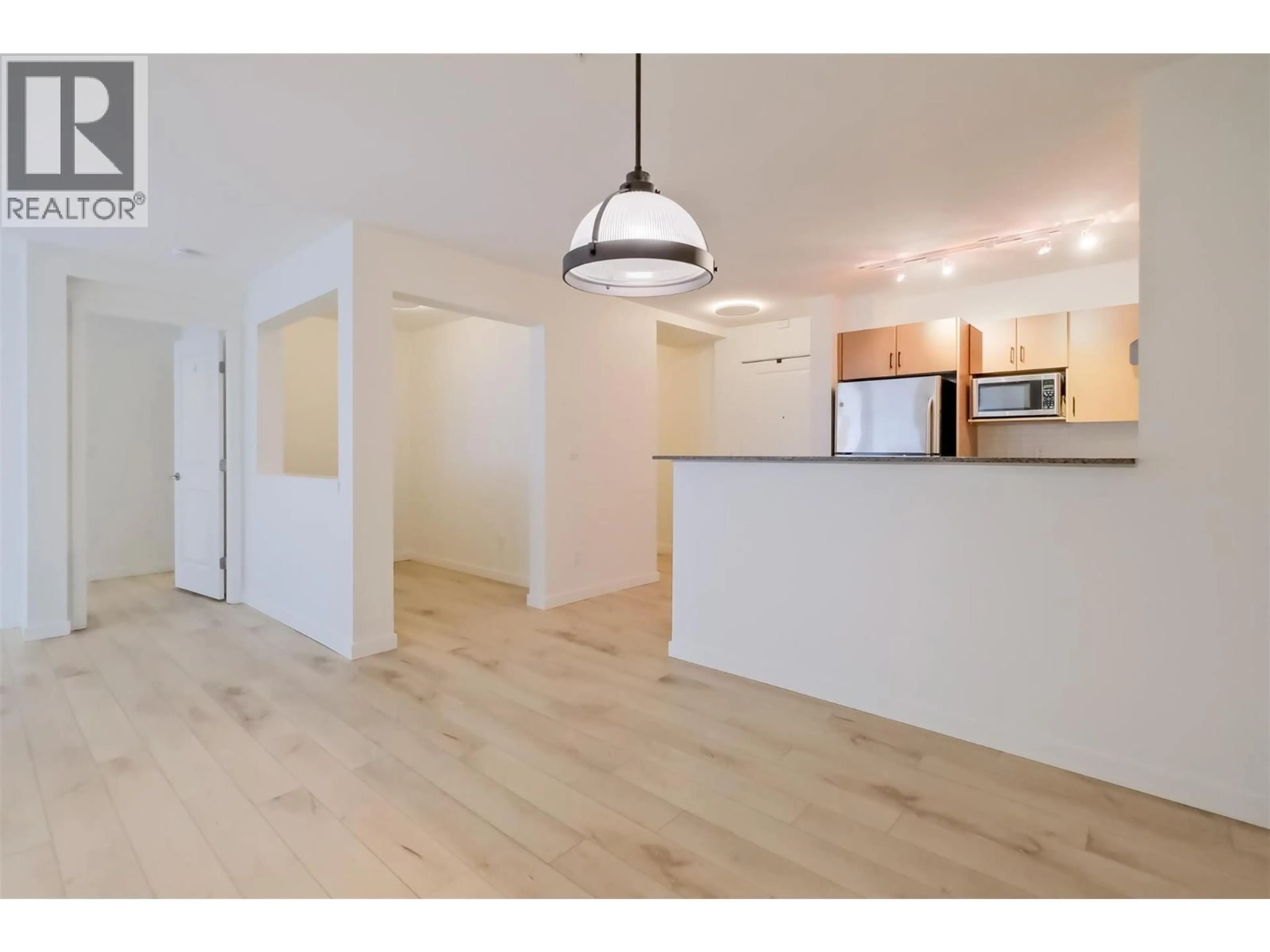 Open concept kitchen, wood/laminate floor for 202 - 571 YATES ROAD, Kelowna British Columbia V1V2V5