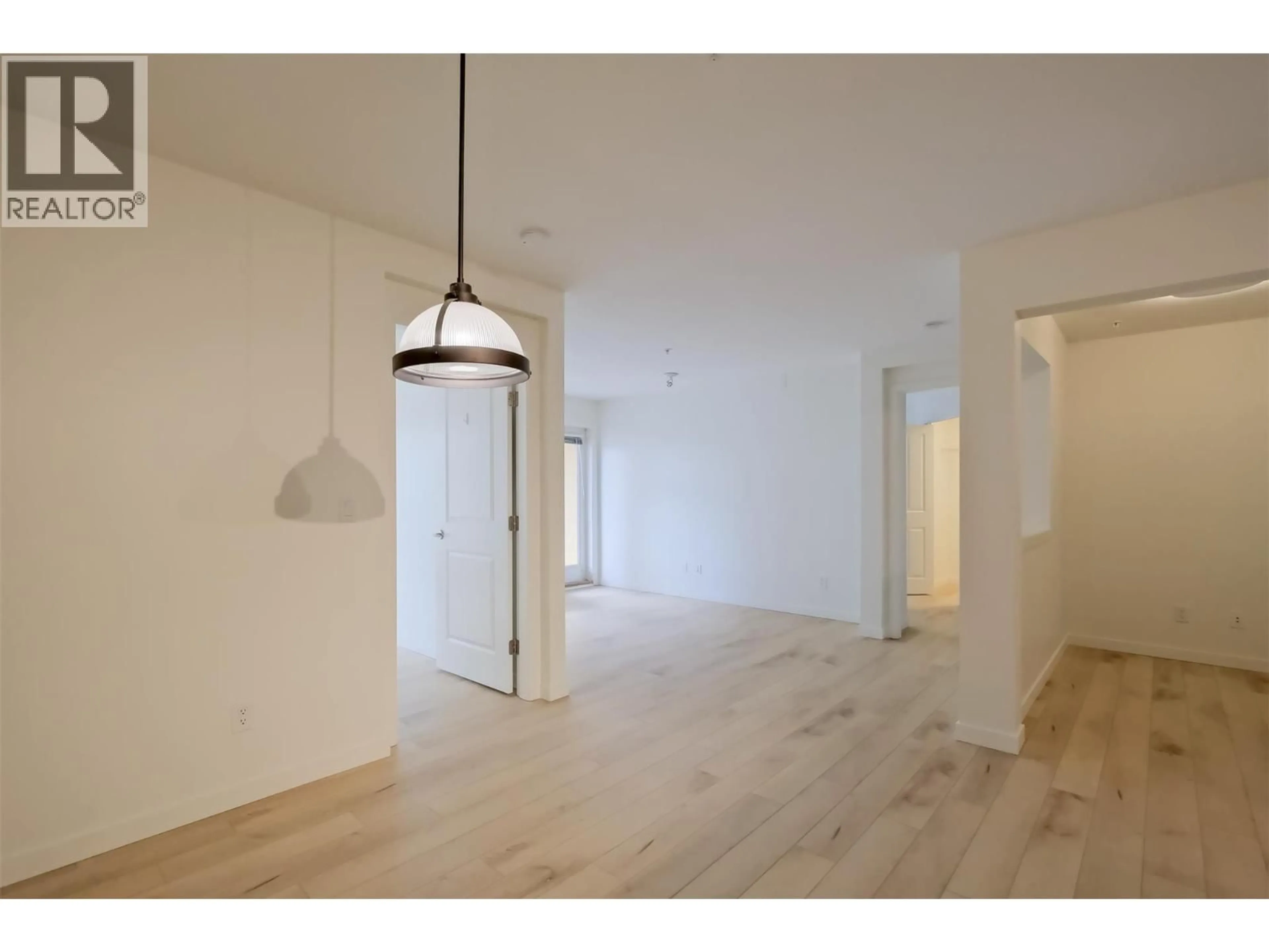 A pic of a room for 202 - 571 YATES ROAD, Kelowna British Columbia V1V2V5