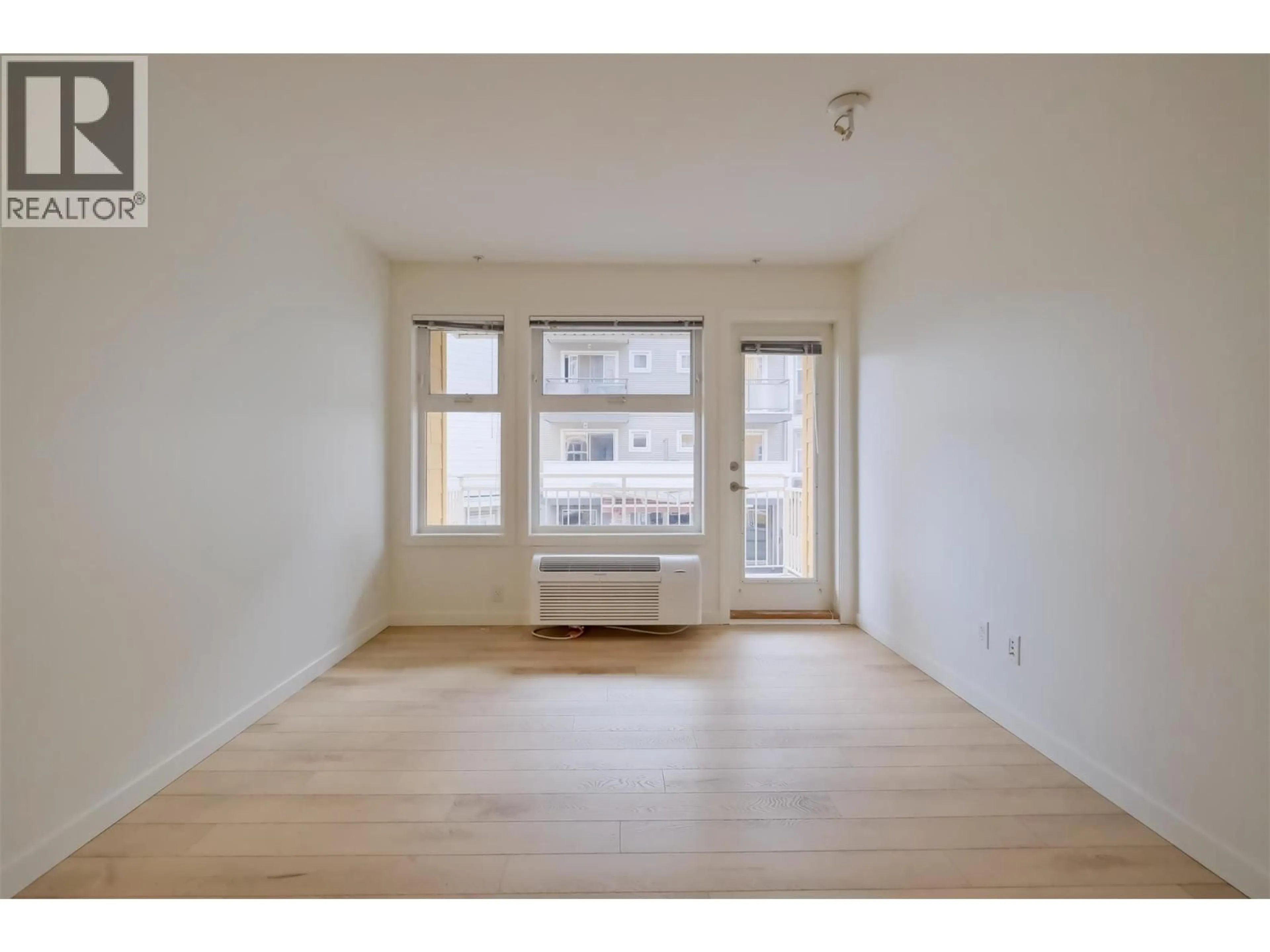 A pic of a room for 202 - 571 YATES ROAD, Kelowna British Columbia V1V2V5