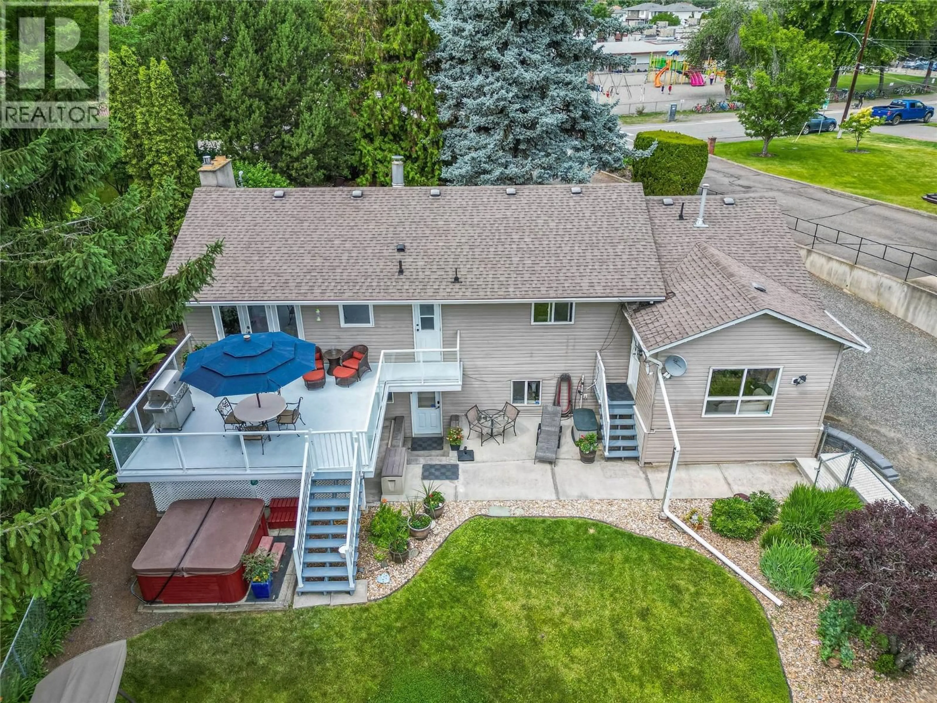 A pic from outside/outdoor area/front of a property/back of a property/a pic from drone, street for 2875 BANK ROAD, Kamloops British Columbia V2B6V5
