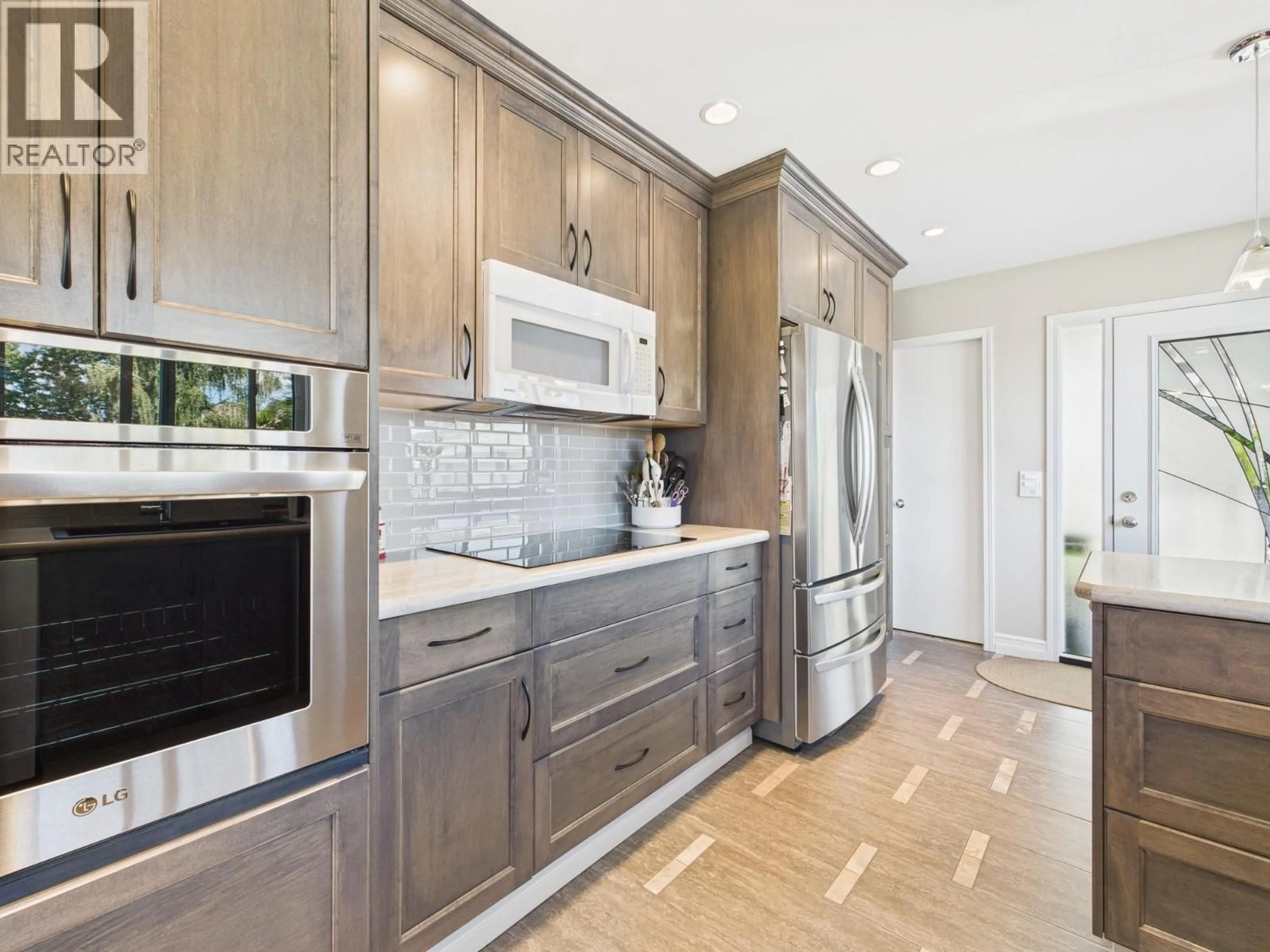 Contemporary kitchen, unknown for 9806 HIGHWAY 97 OTHER, Osoyoos British Columbia V0H1V2