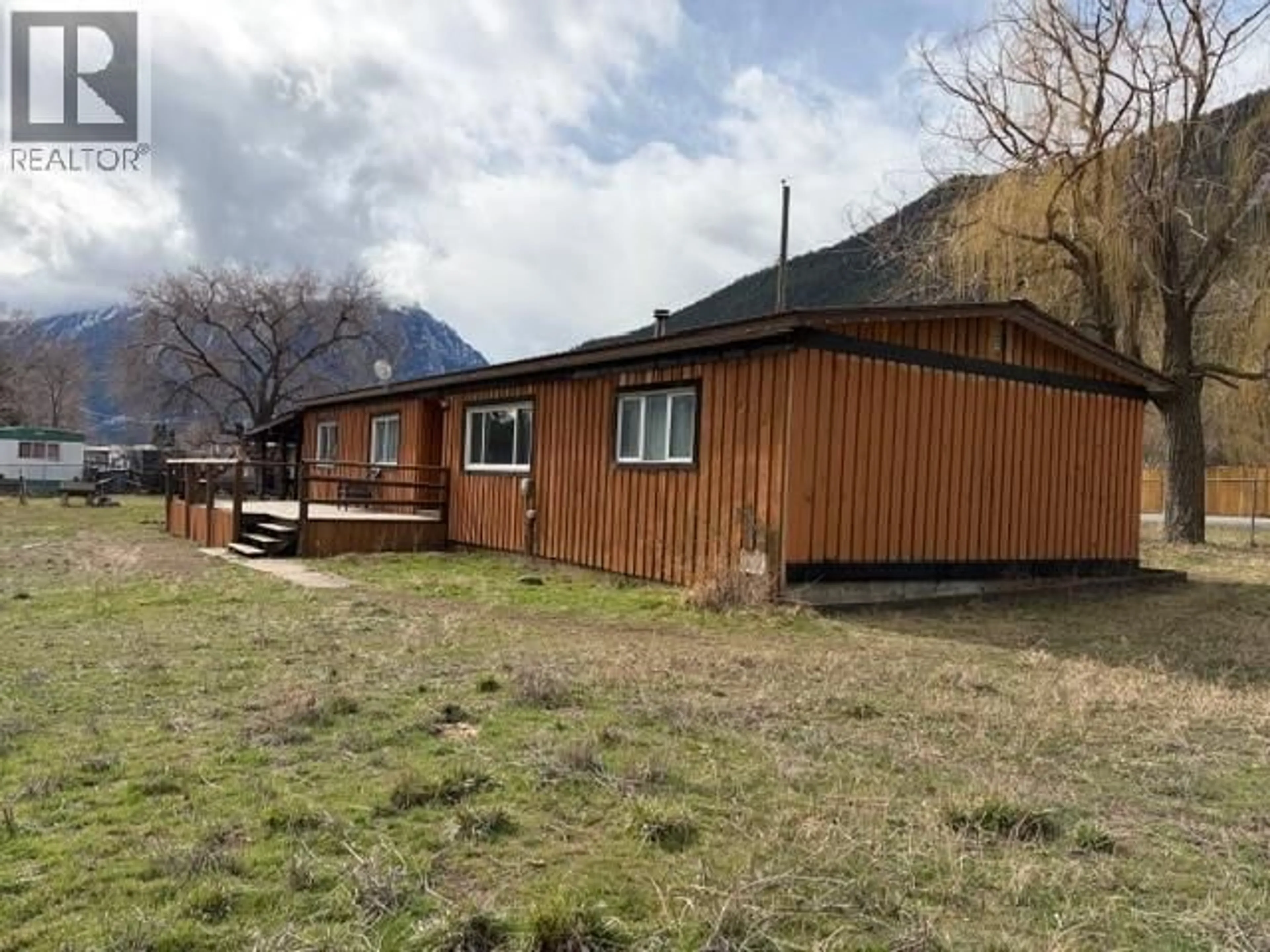 A pic from outside/outdoor area/front of a property/back of a property/a pic from drone, building for 591 DAVIDSON CRESCENT, Lillooet British Columbia V0K1V0