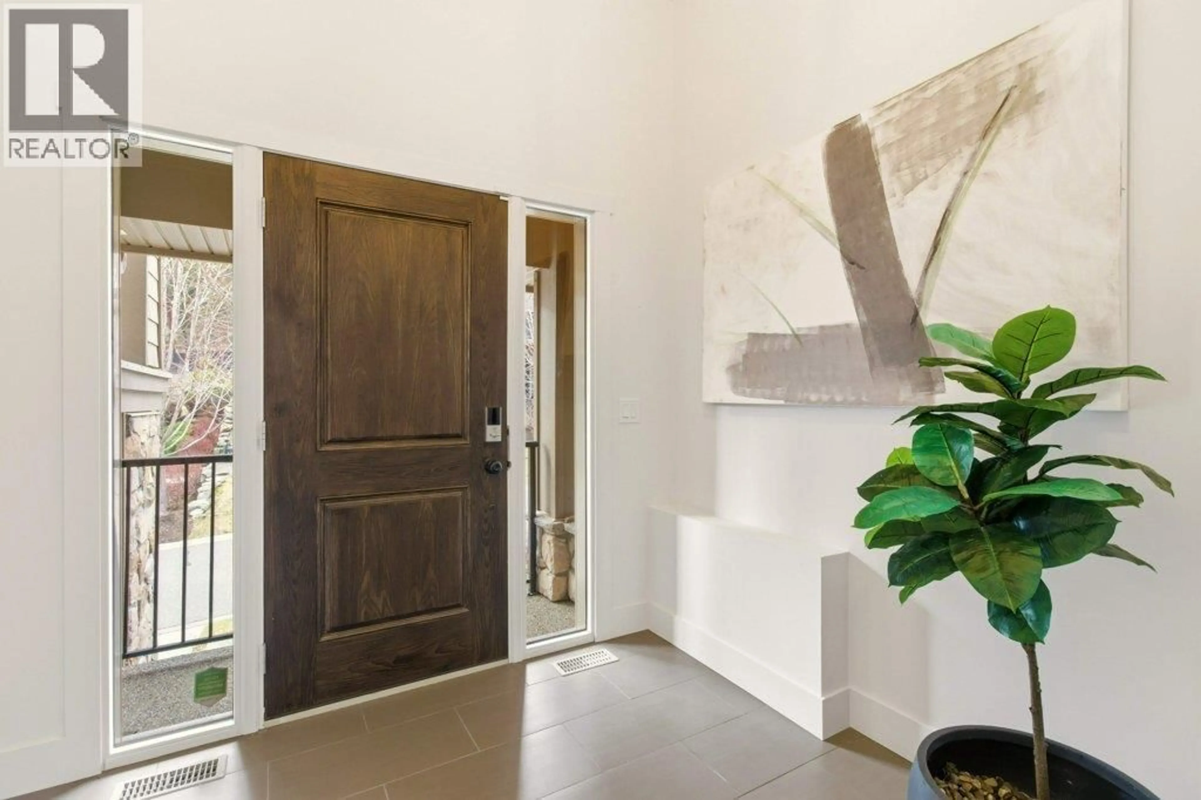 Indoor entryway for 22 - 1865 BEGBIE ROAD, Kelowna British Columbia V1V2X4