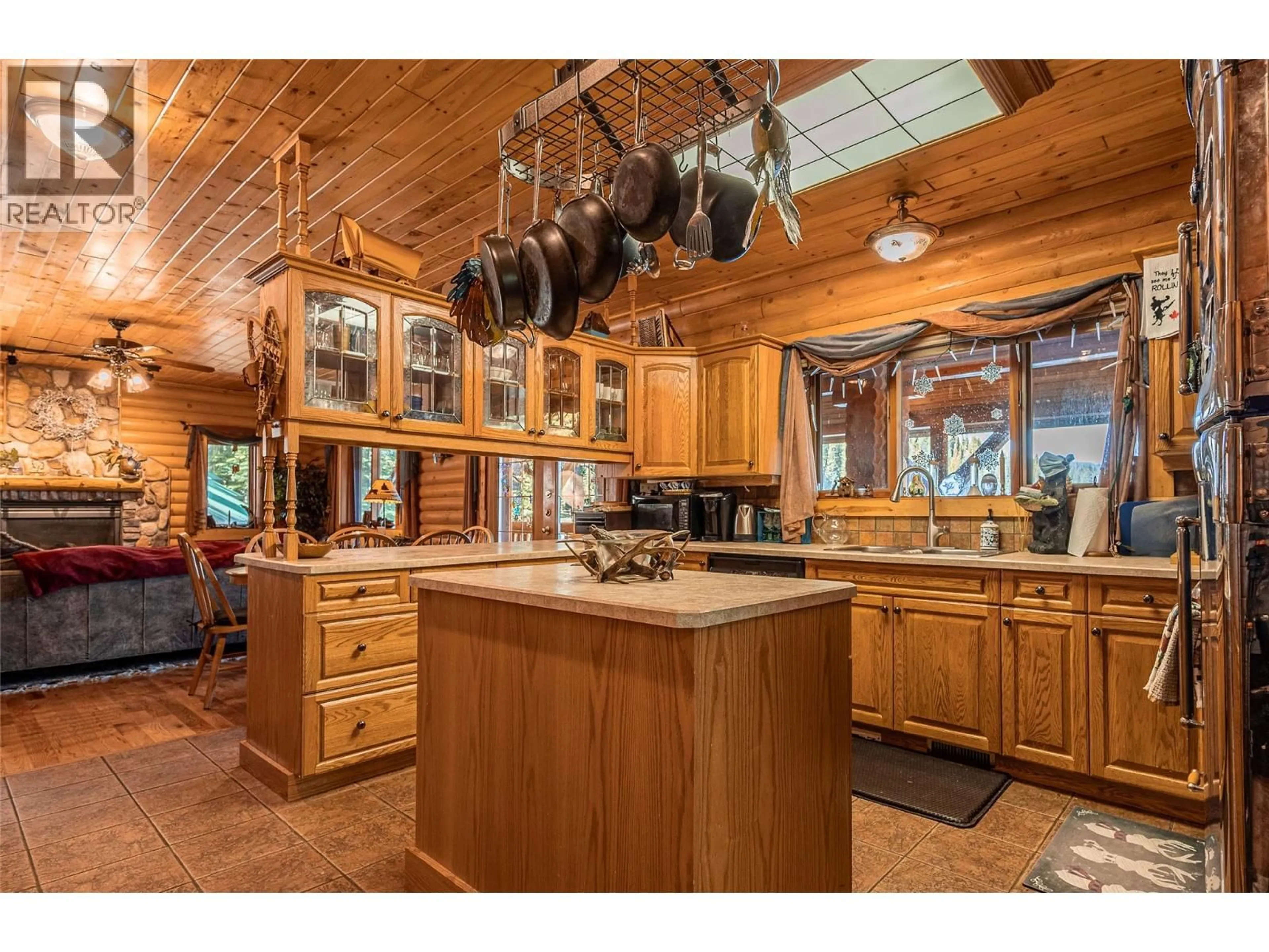 Rustic kitchen, wood/laminate floor for 1733 DISTRICT LOT LAKE, Lake Country British Columbia V0V0V0