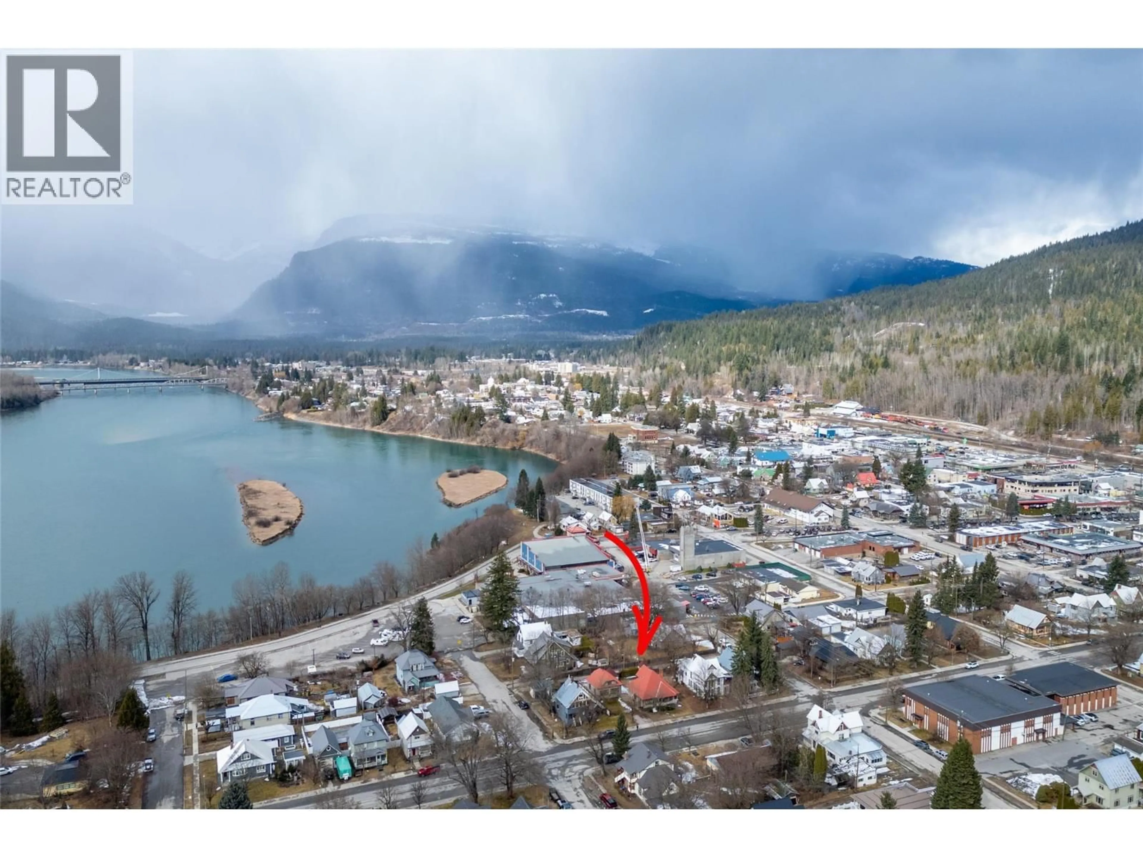 Blurry image for 611 MACKENZIE AVENUE, Revelstoke British Columbia V0E2S0