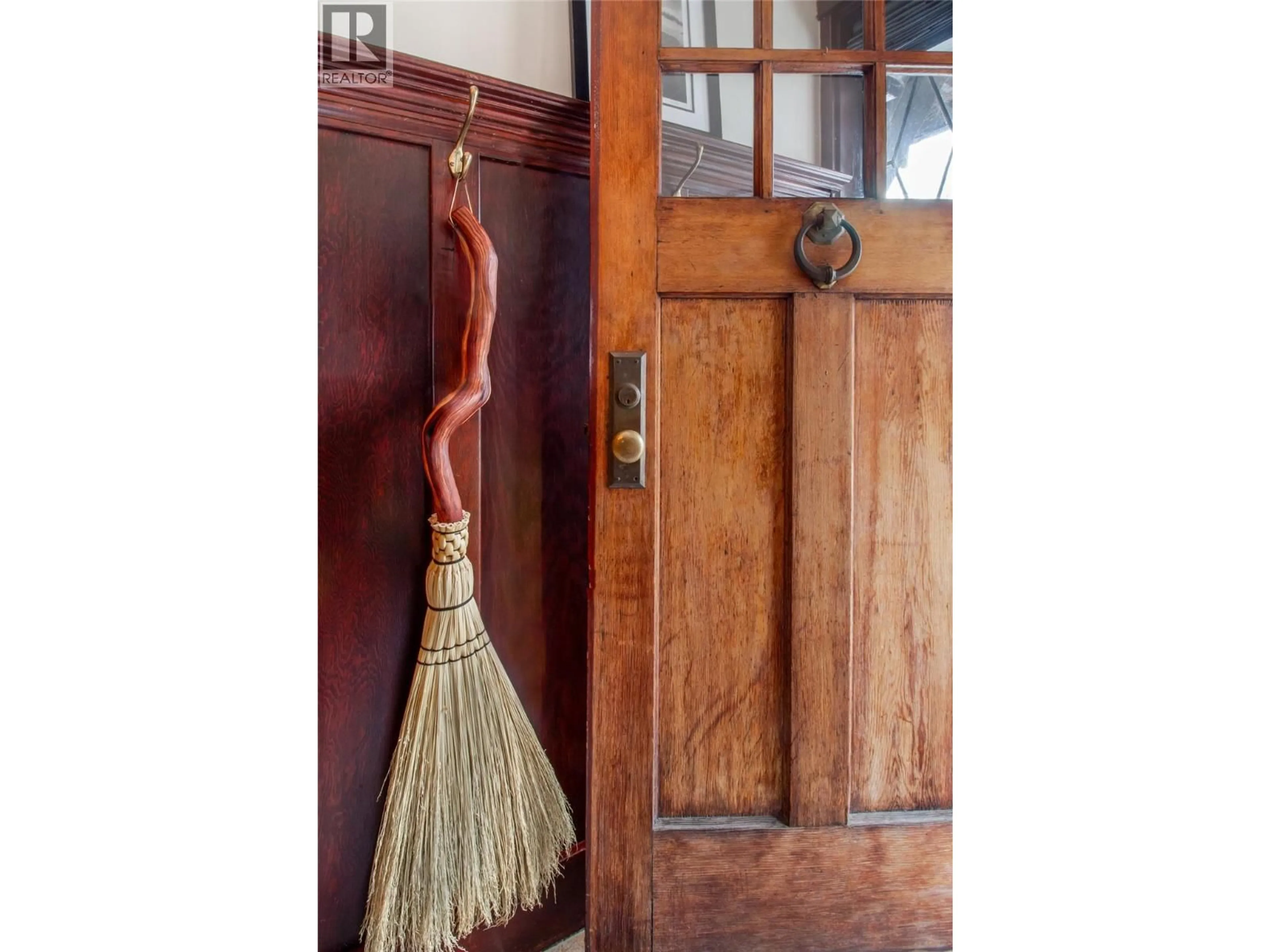 Indoor entryway for 611 MACKENZIE AVENUE, Revelstoke British Columbia V0E2S0