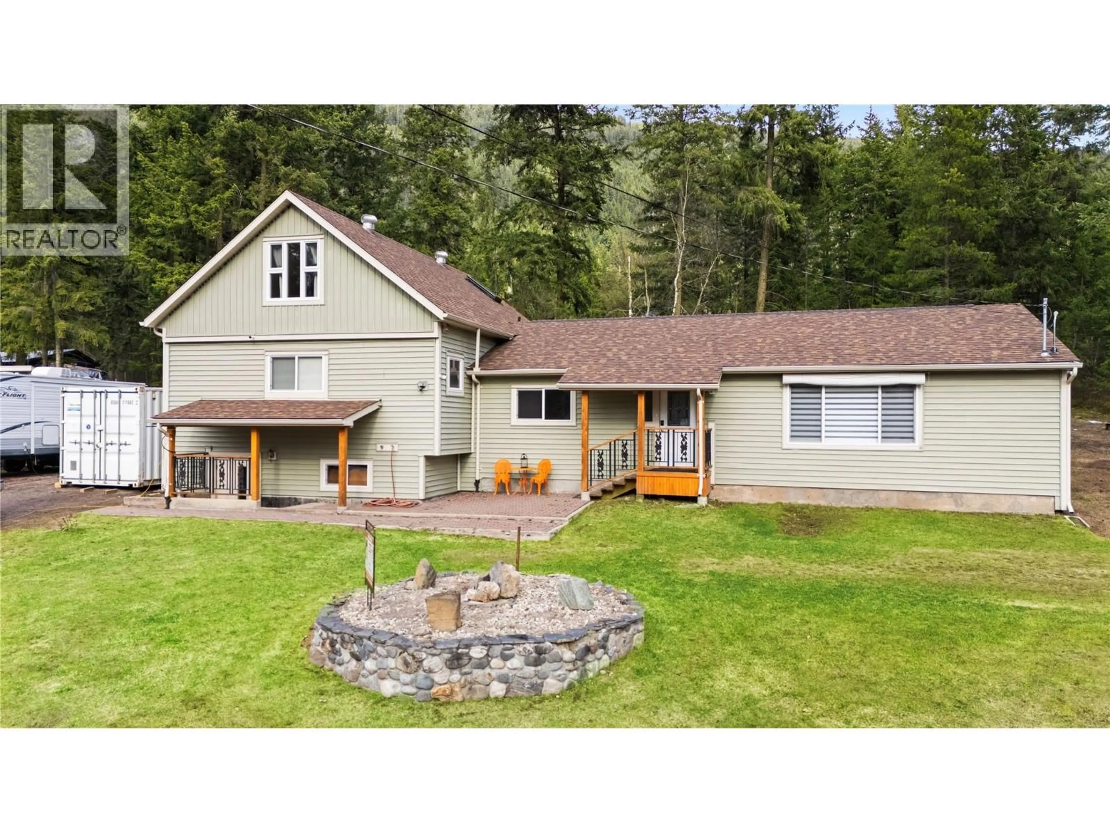 A pic from outside/outdoor area/front of a property/back of a property/a pic from drone, unknown for 112 WALKER ROAD, Clearwater British Columbia V0E1N1