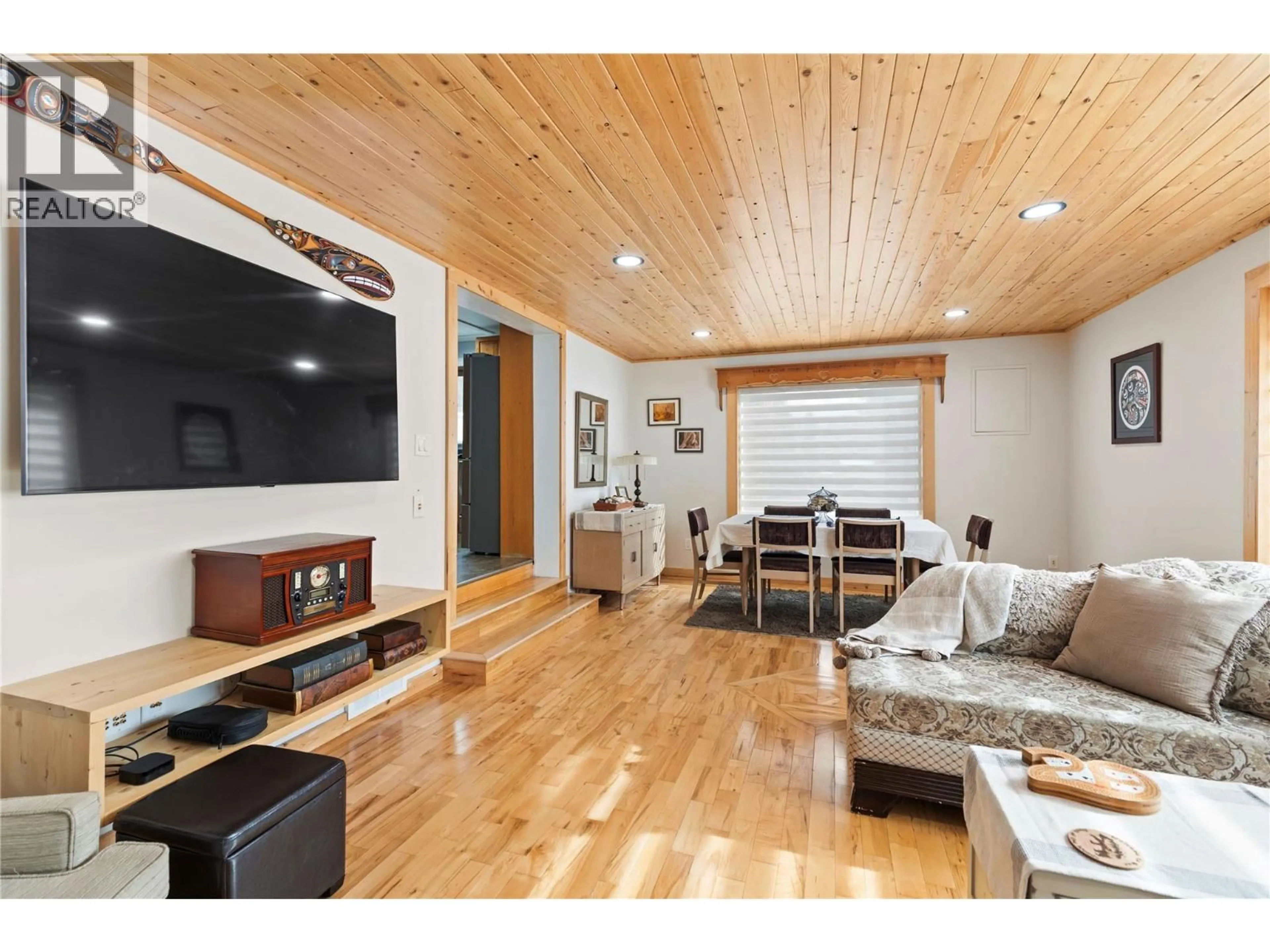 Living room with furniture, wood/laminate floor for 112 WALKER ROAD, Clearwater British Columbia V0E1N1