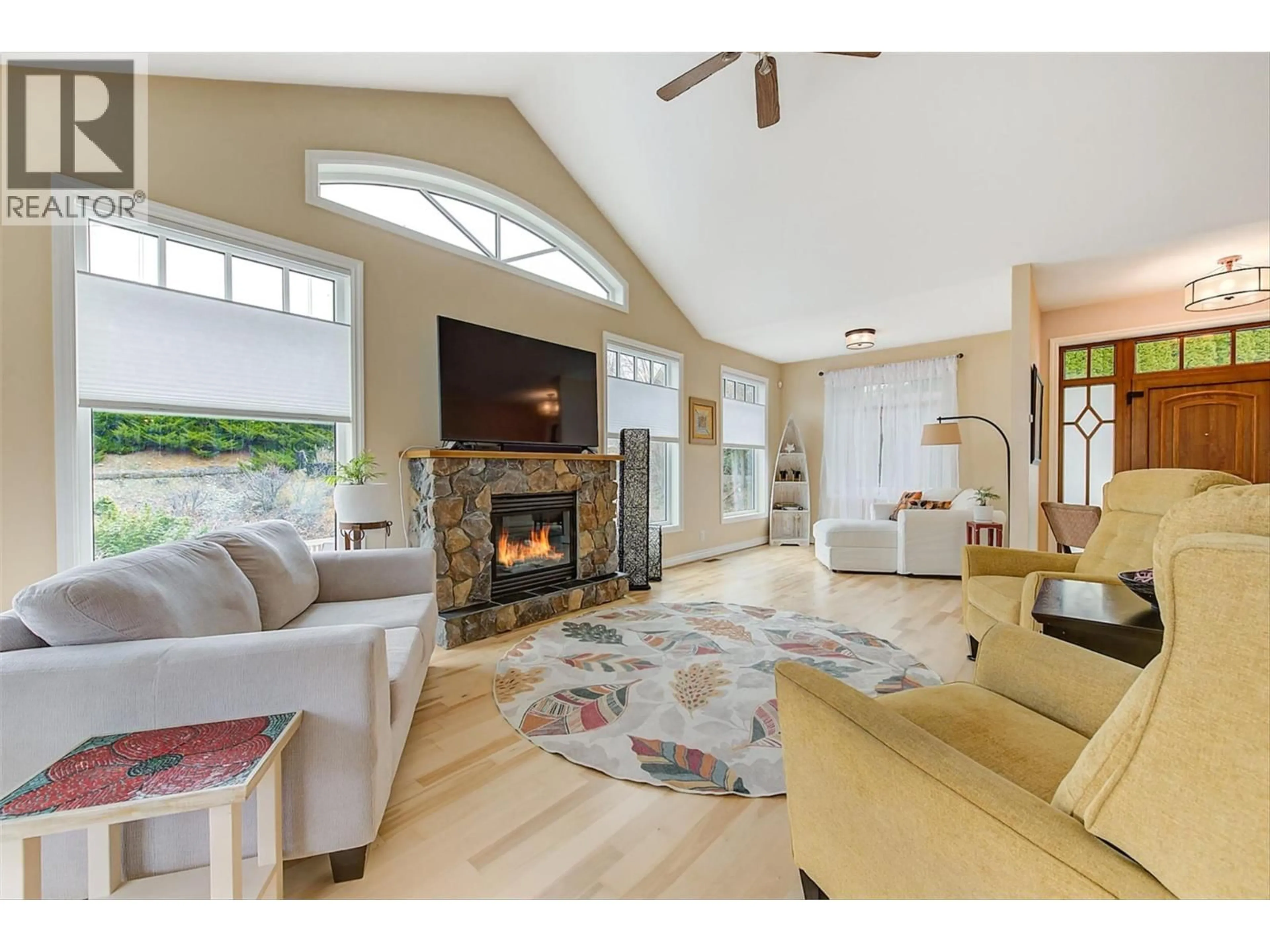 Living room with furniture, unknown for 174 JEWELL PLACE, Summerland British Columbia V0H1Z4