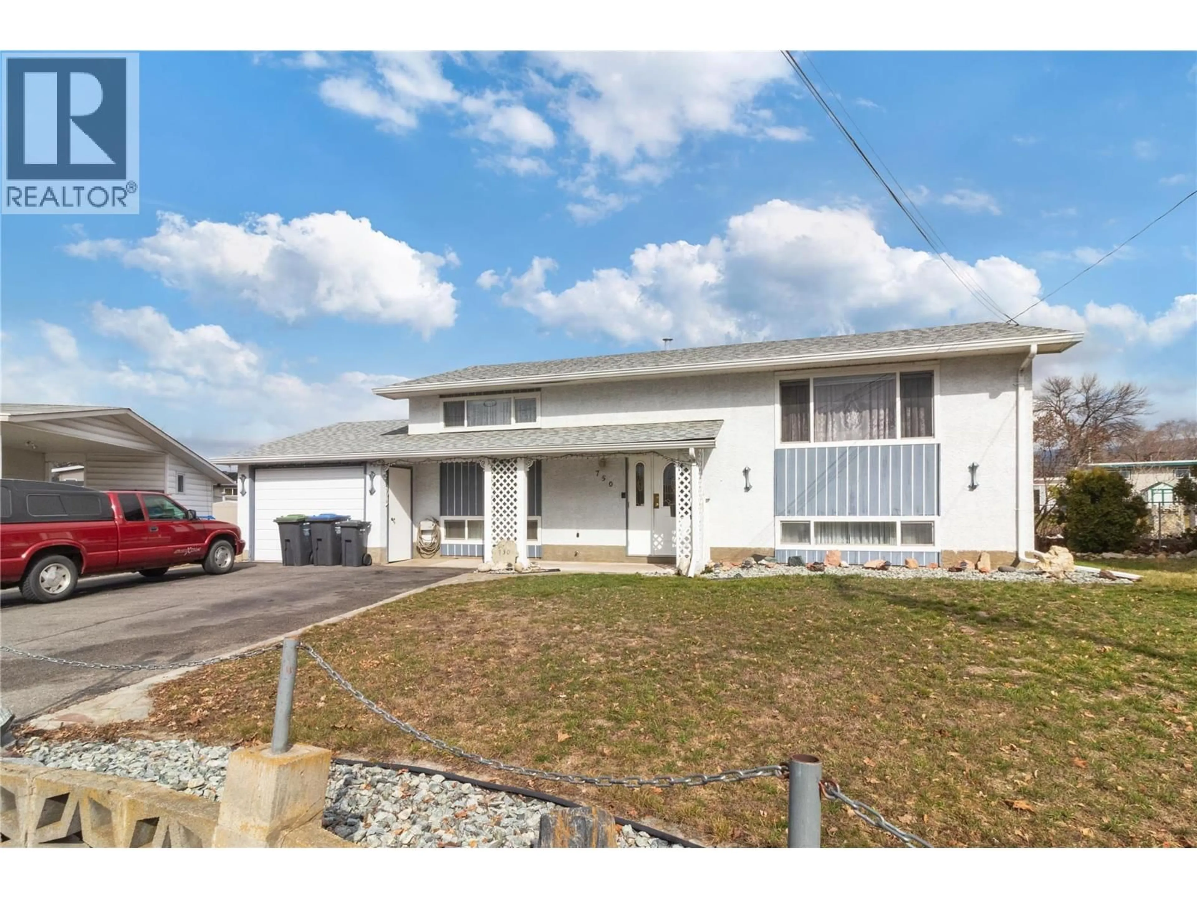 Home with vinyl exterior material, street for 750 FALKIRK ROAD, Kelowna British Columbia V1X1R1