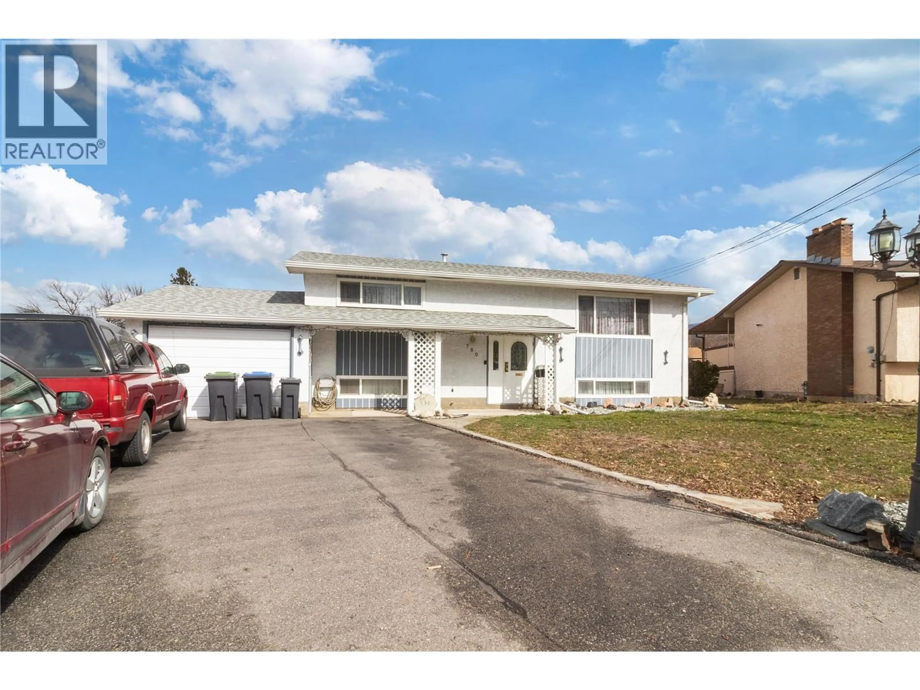 Home with vinyl exterior material, street for 750 FALKIRK ROAD, Kelowna British Columbia V1X1R1