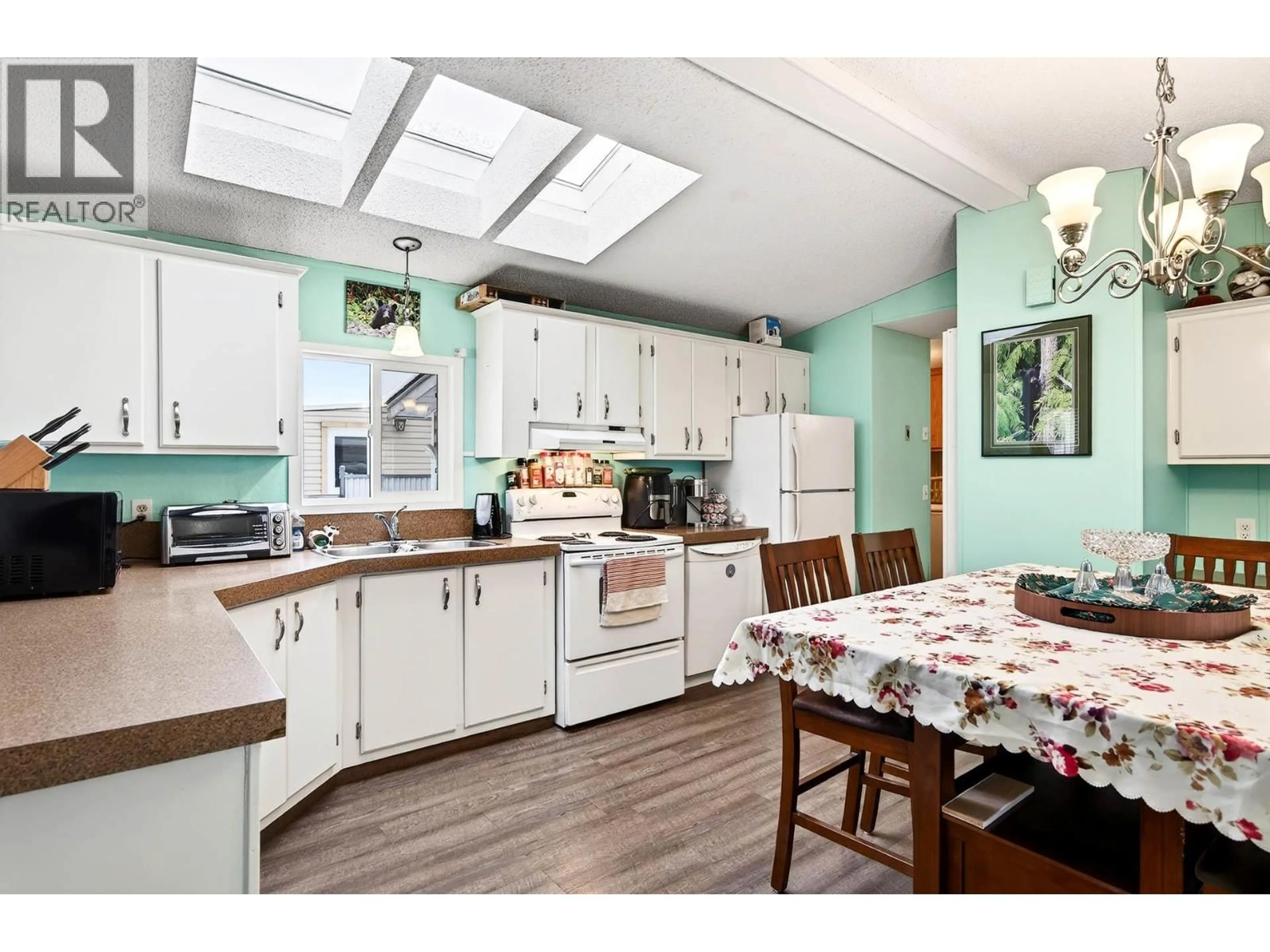 Open concept kitchen, unknown for 8 - 1555 HOWE ROAD, Kamloops British Columbia V1S1N1