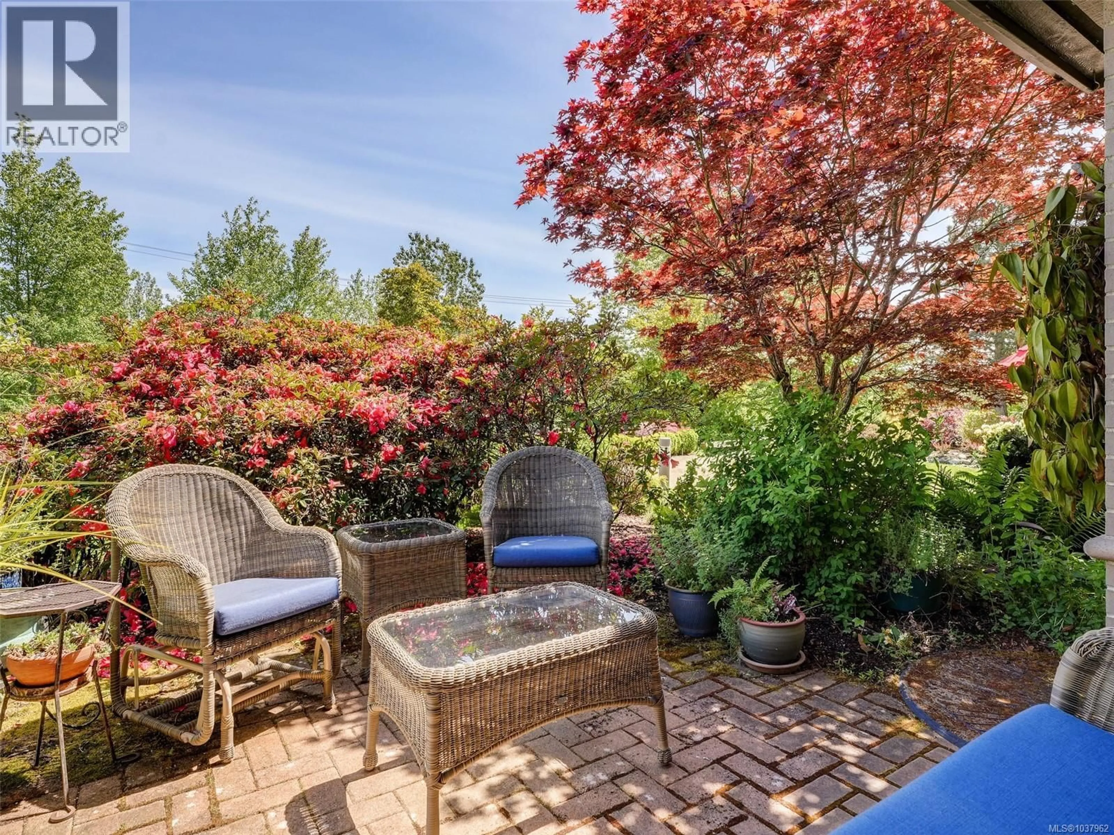 Patio, water/lake/river/ocean view for 113 - 4490 CHATTERTON WAY, Saanich British Columbia V8X5H7