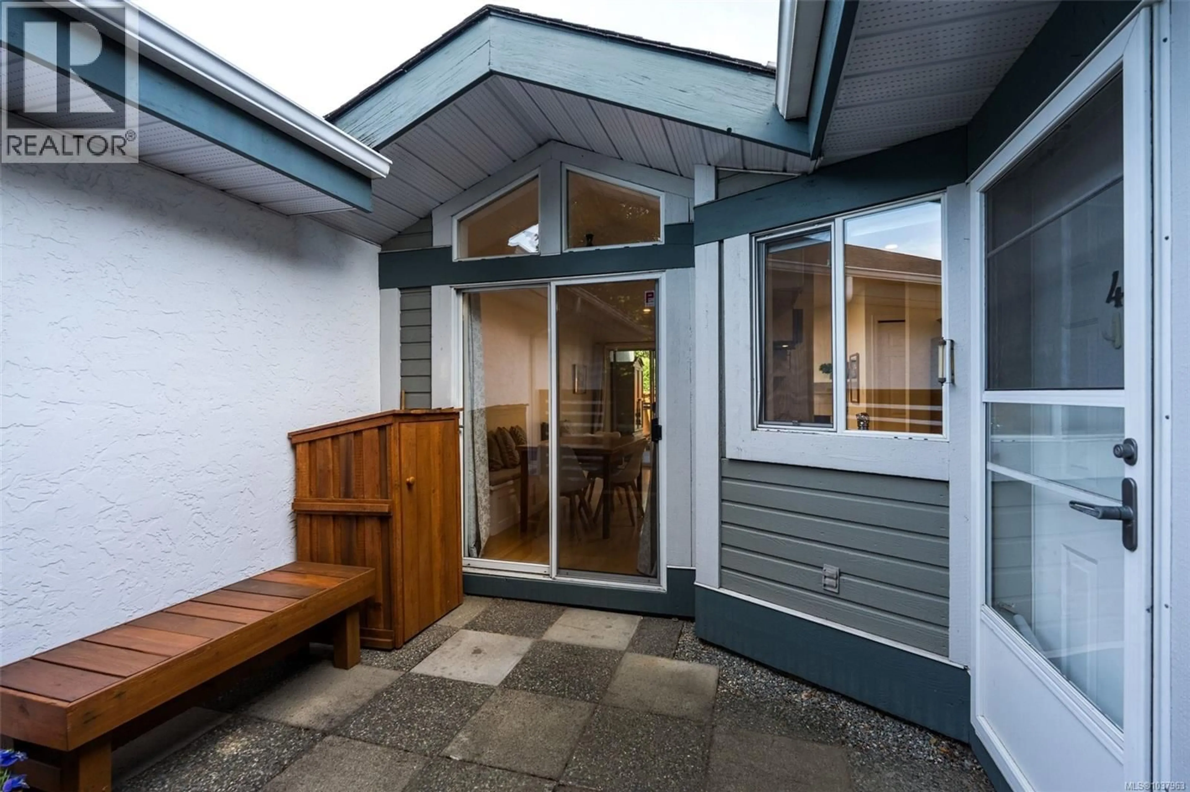 Patio, street for 4 - 3221 WORDSWORTH STREET, Saanich British Columbia V8P4B7