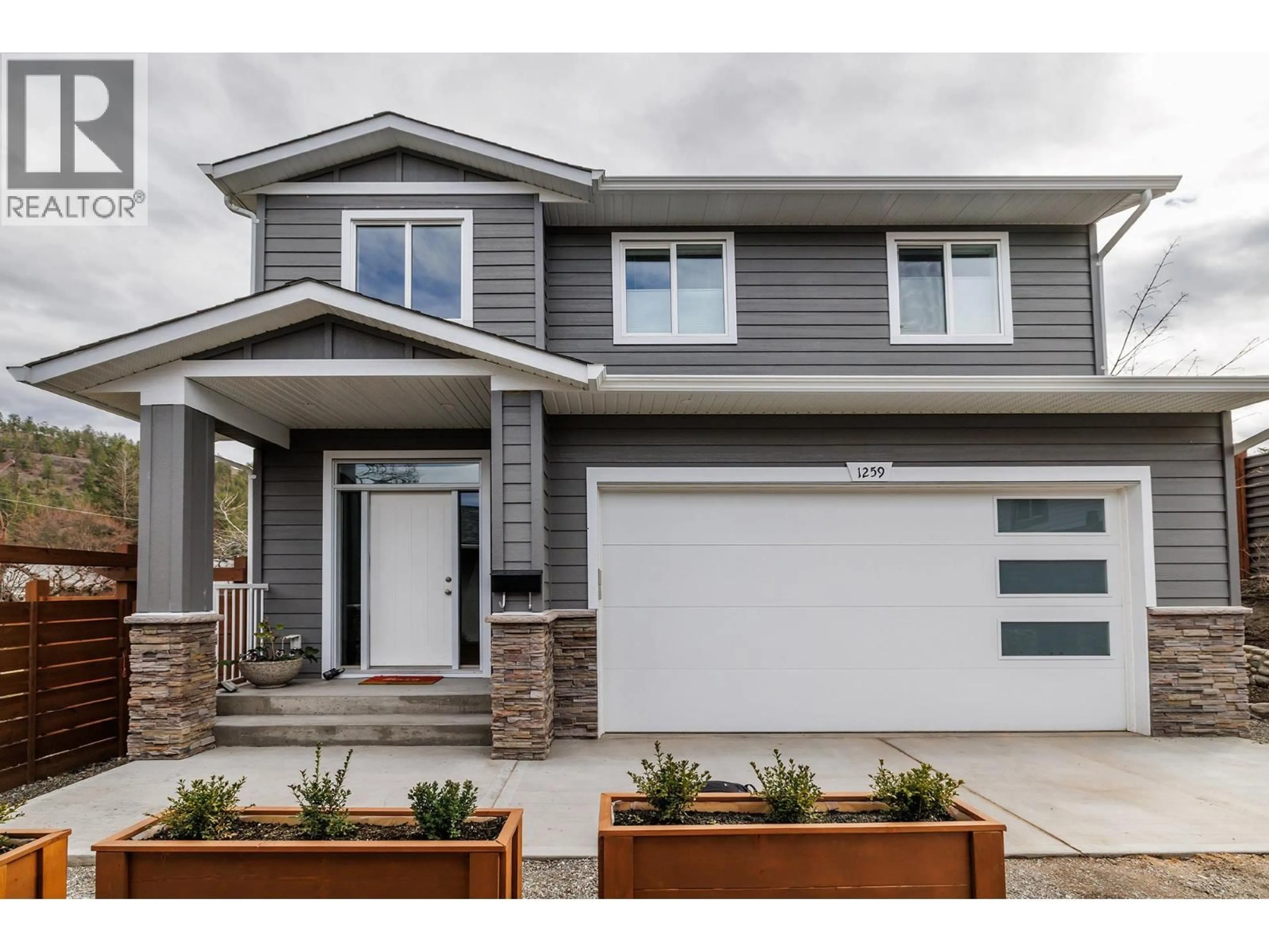 Home with vinyl exterior material, street for 1259 RIO DRIVE, Kelowna British Columbia V1V1E2