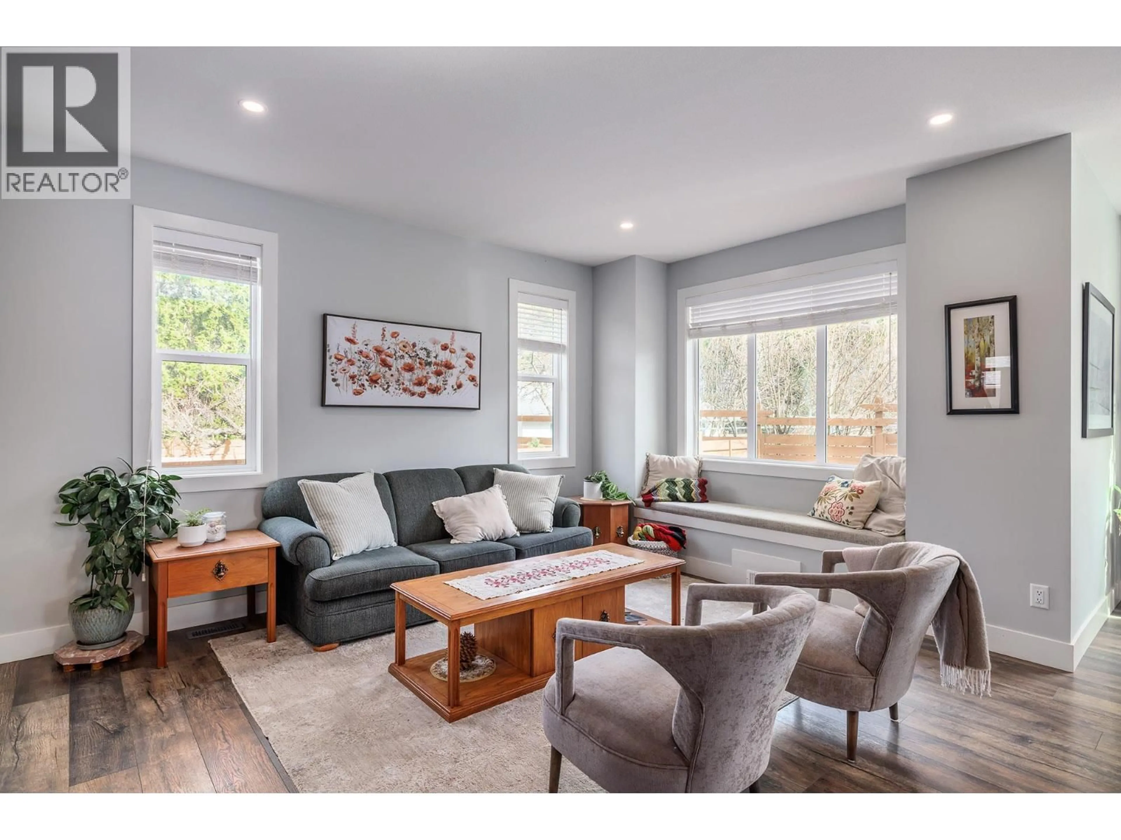 Living room with furniture, unknown for 1259 RIO DRIVE, Kelowna British Columbia V1V1E2