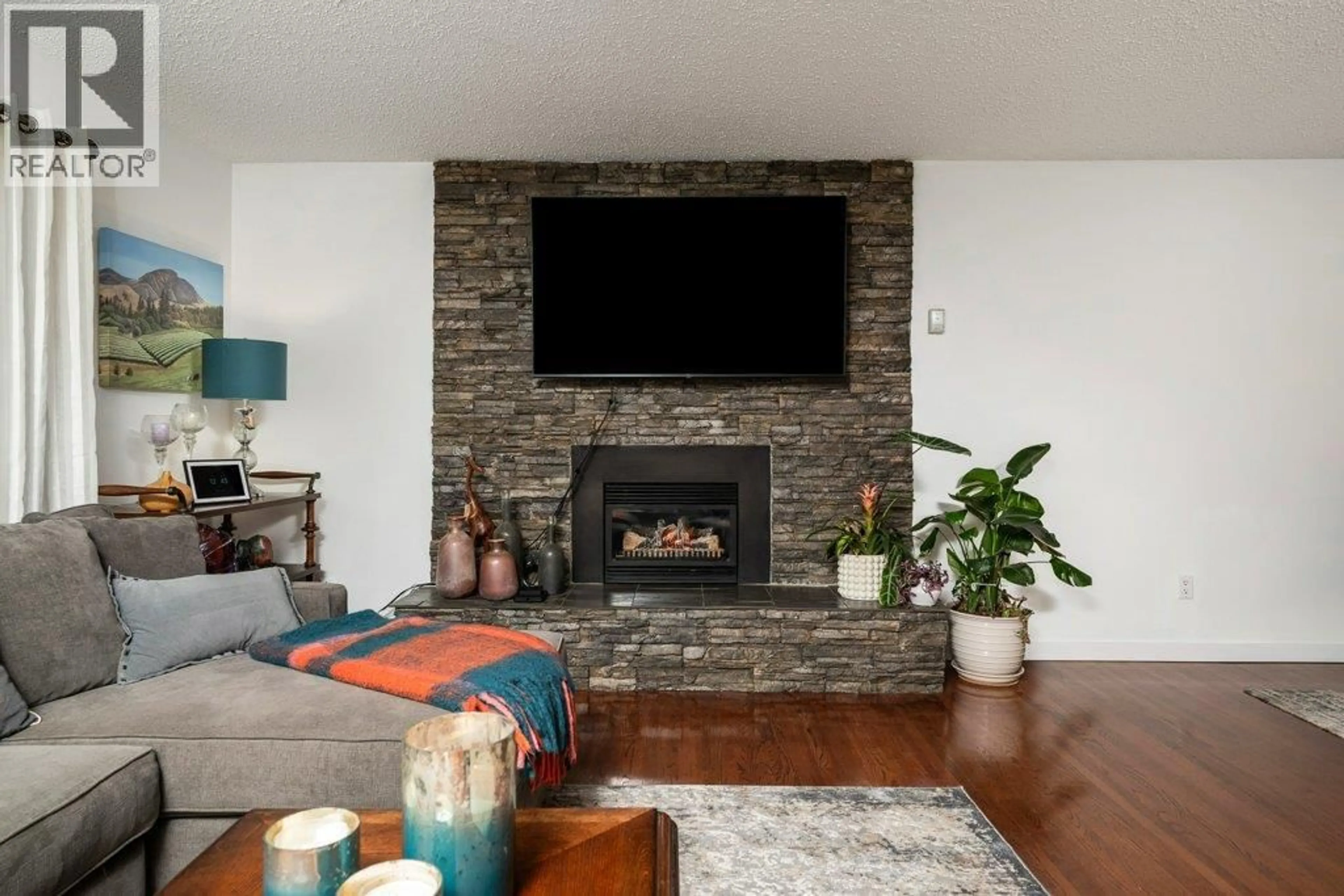 Living room with furniture, unknown for 3211 ESQUIRE ROAD, Ellison British Columbia V1X6M9