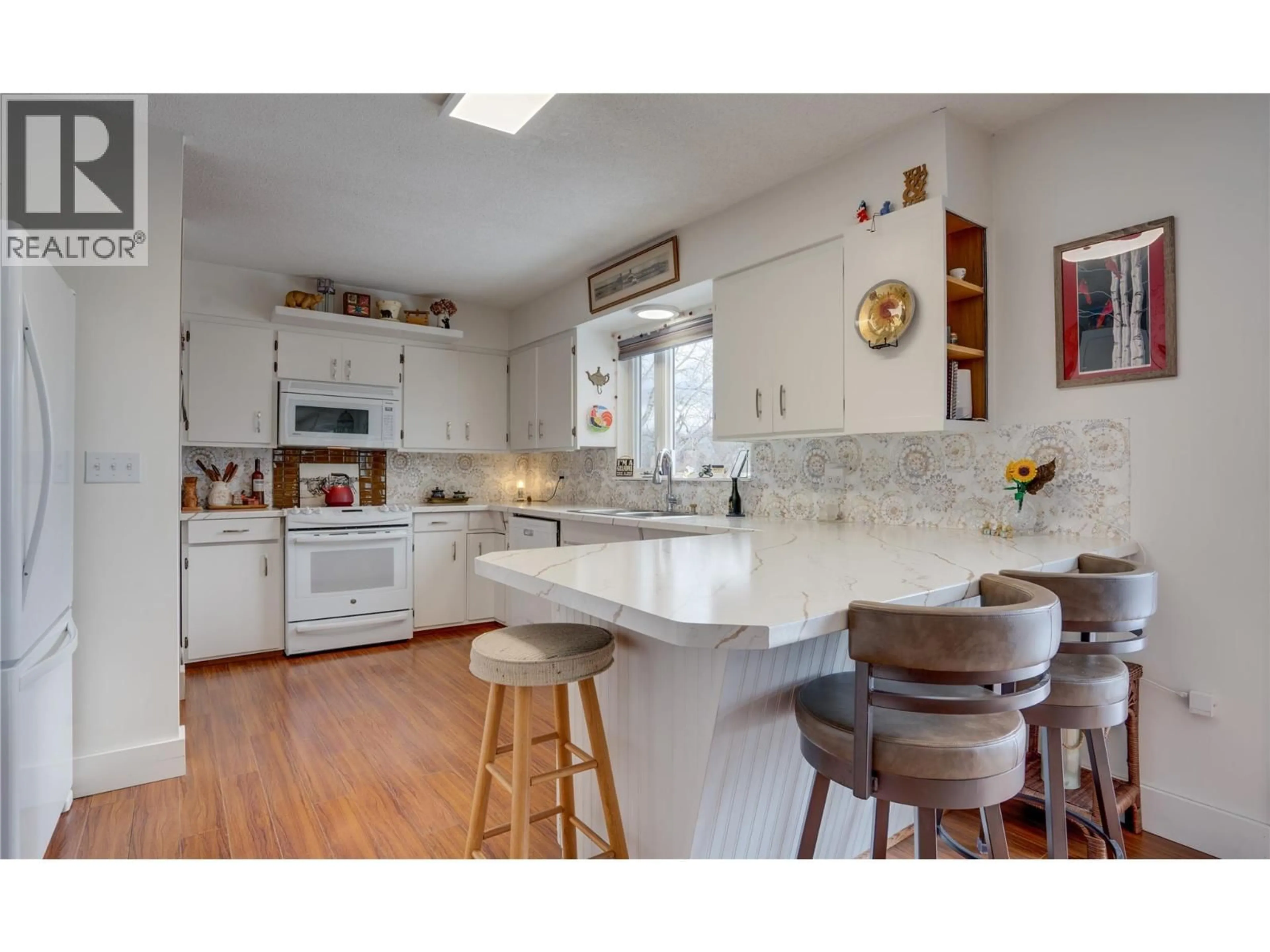 Open concept kitchen, ceramic/tile floor for 4094 LANSDOWNE ROAD, Spallumcheen British Columbia V4Y0V3