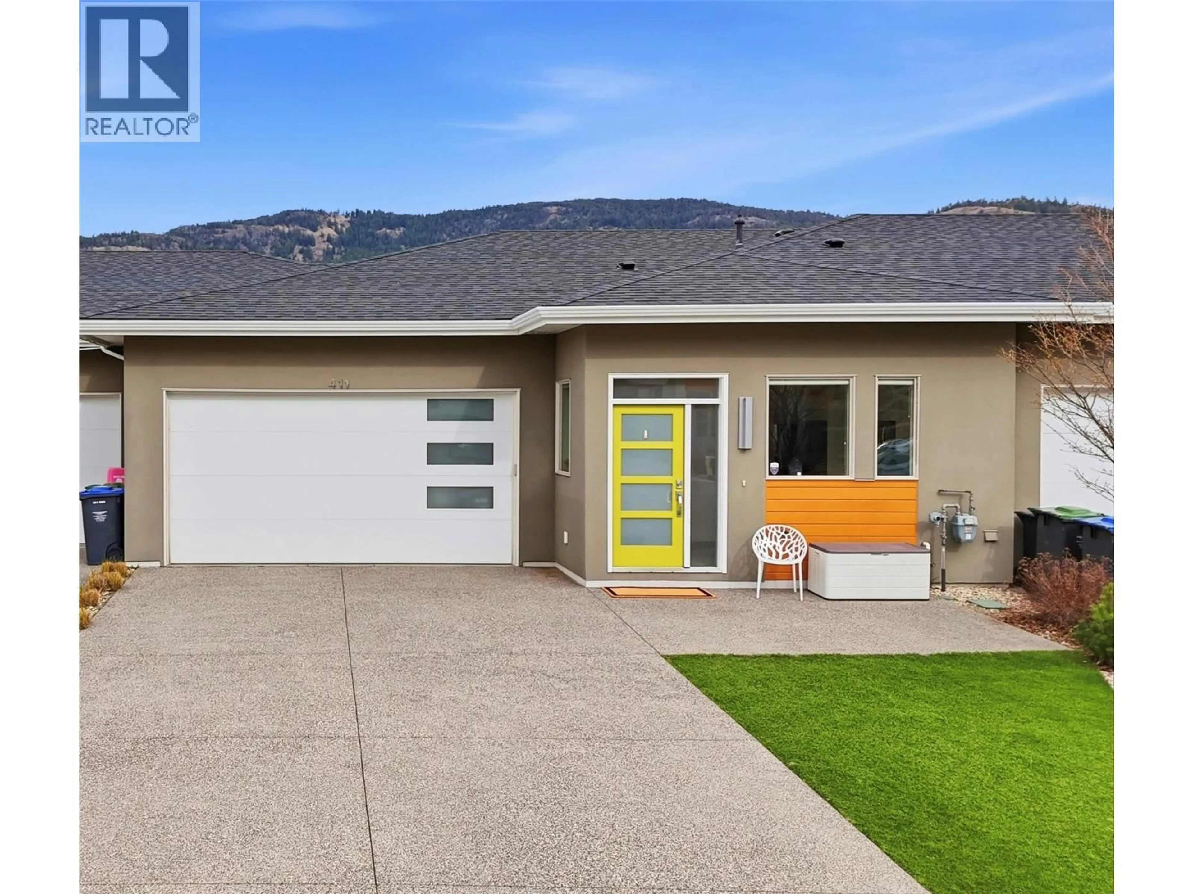 Home with vinyl exterior material, street for 411 DUNBAR COURT, Kelowna British Columbia V1P1T5