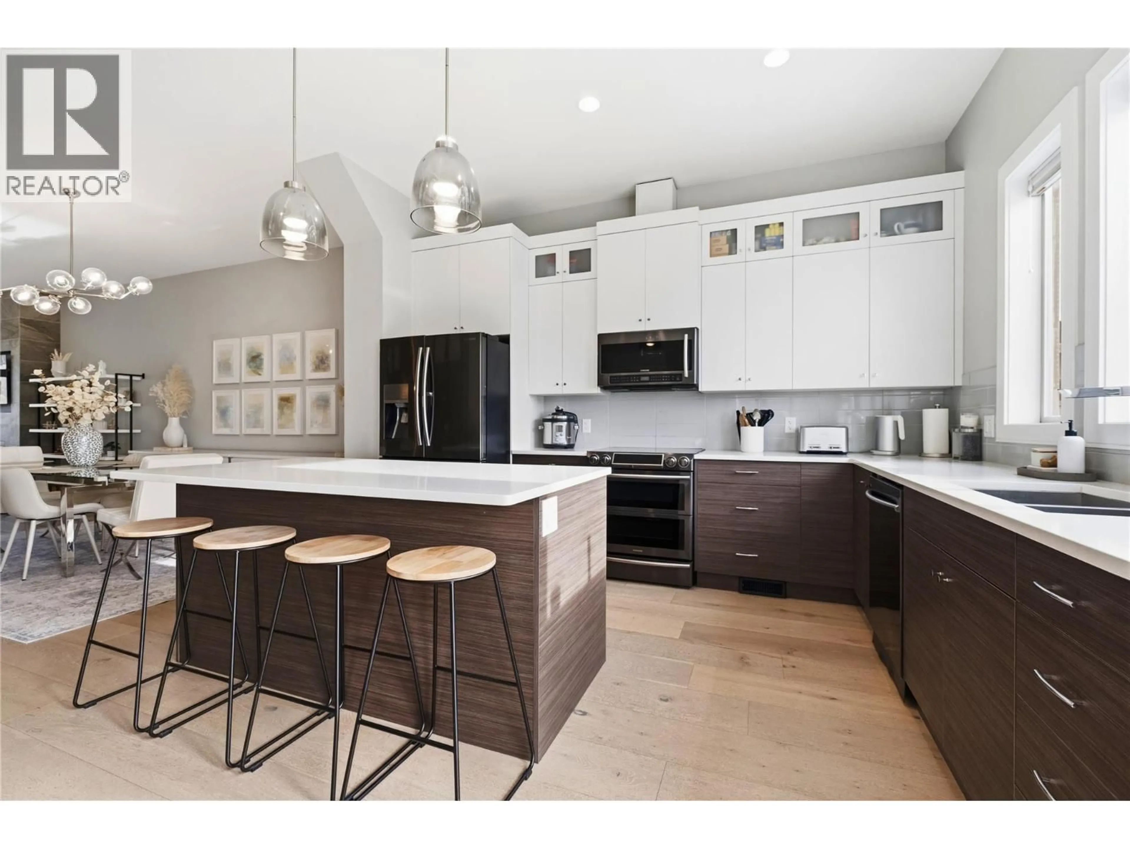 Contemporary kitchen, unknown for 411 DUNBAR COURT, Kelowna British Columbia V1P1T5