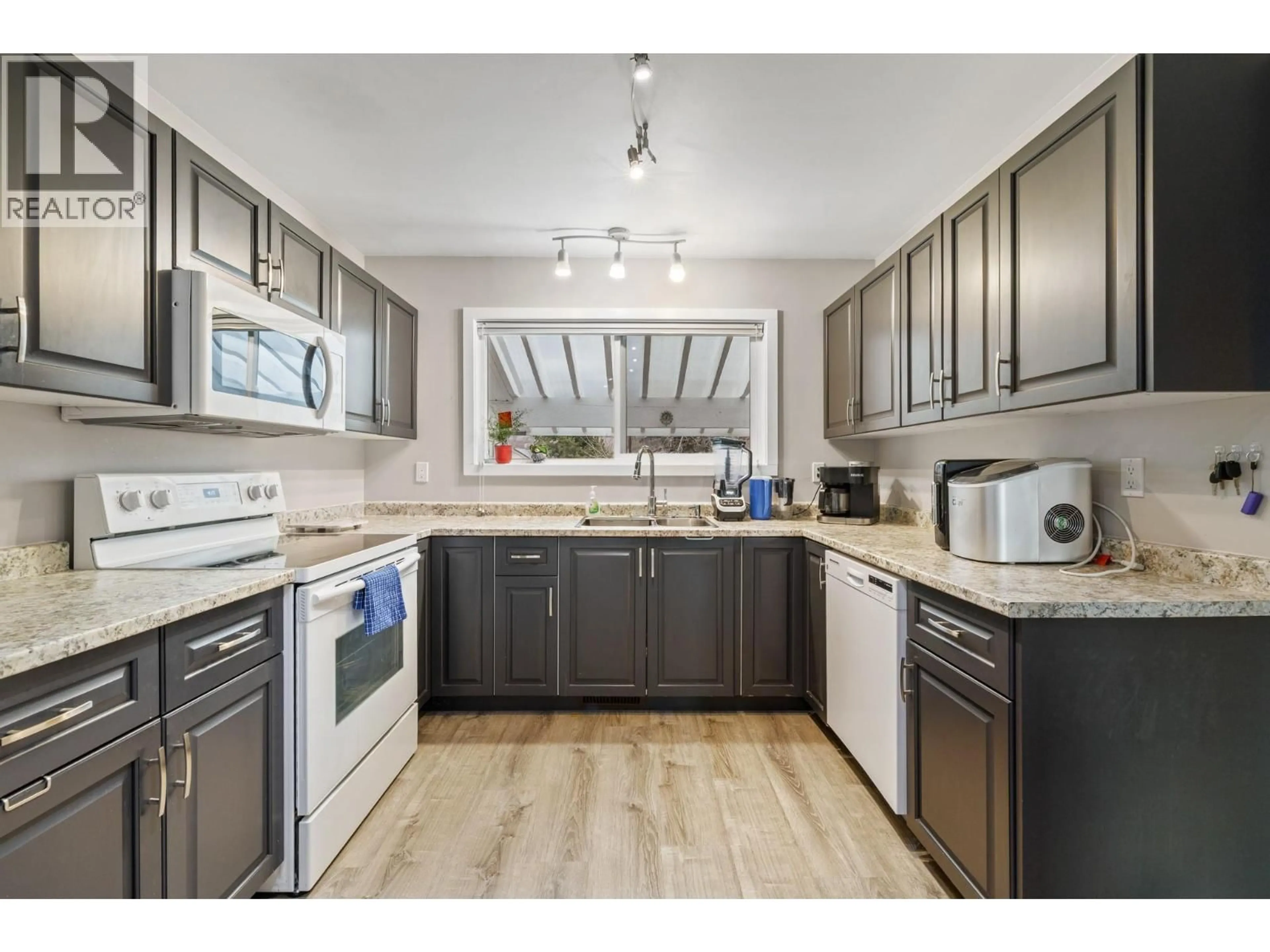 Unknown for 870 DOUGALL ROAD SOUTH, Kelowna British Columbia V1X3J8