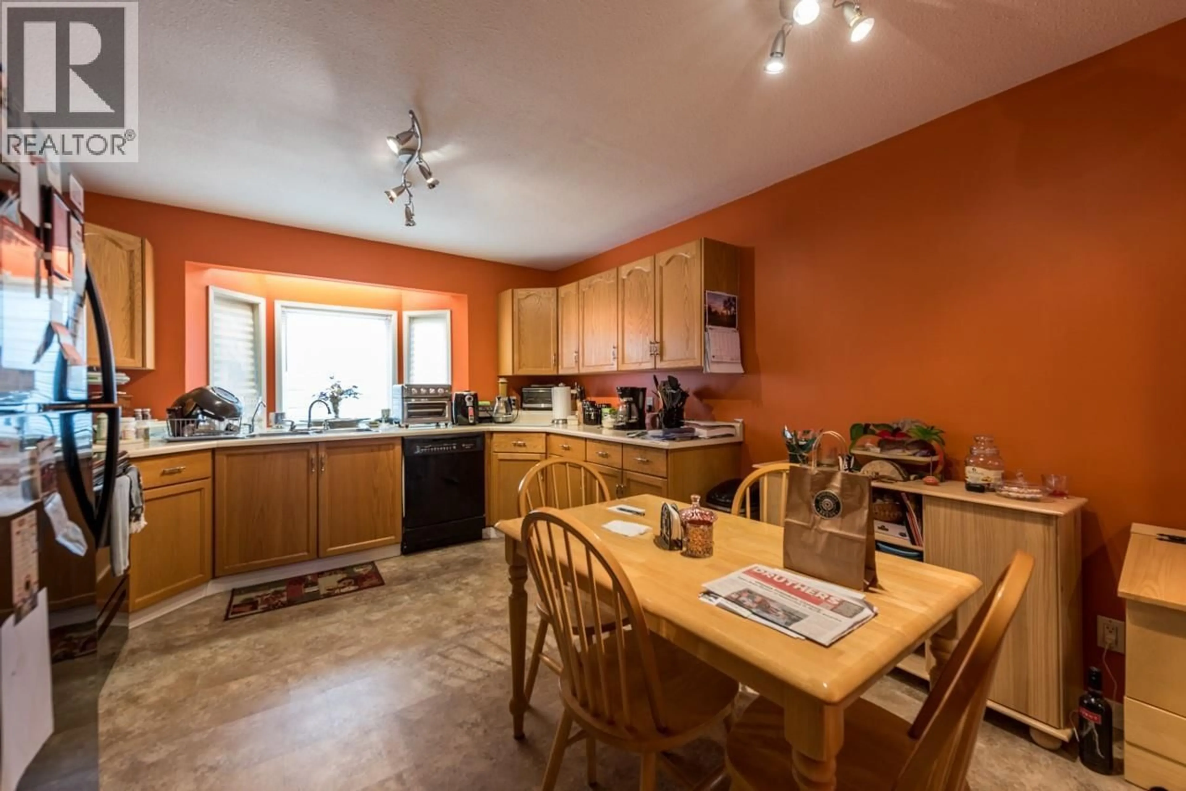 Standard kitchen, unknown for 1172 KAMWOOD PLACE, Kamloops British Columbia V2B8J9