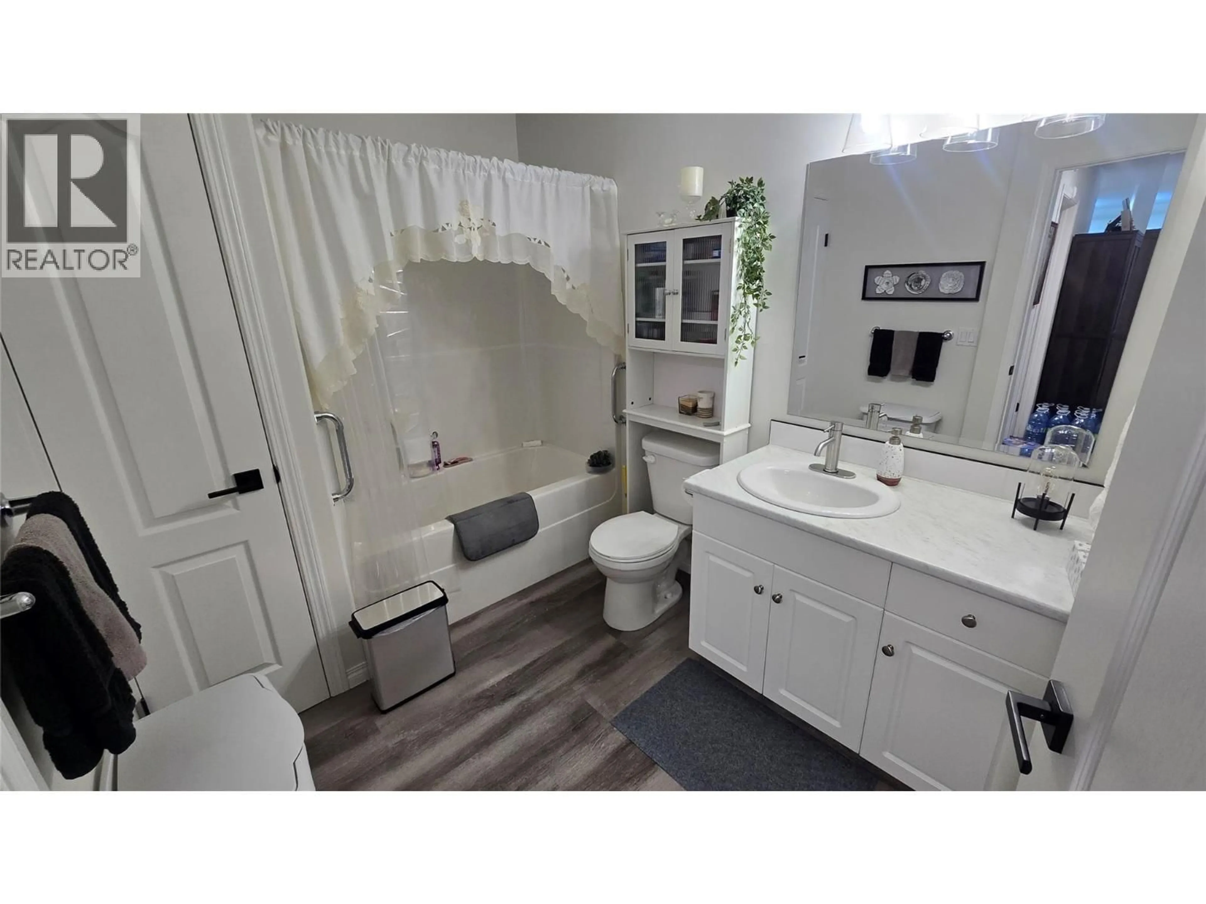Standard bathroom, ceramic/tile floor for 101 - 11001 13 STREET, Dawson Creek British Columbia V1G4Z8