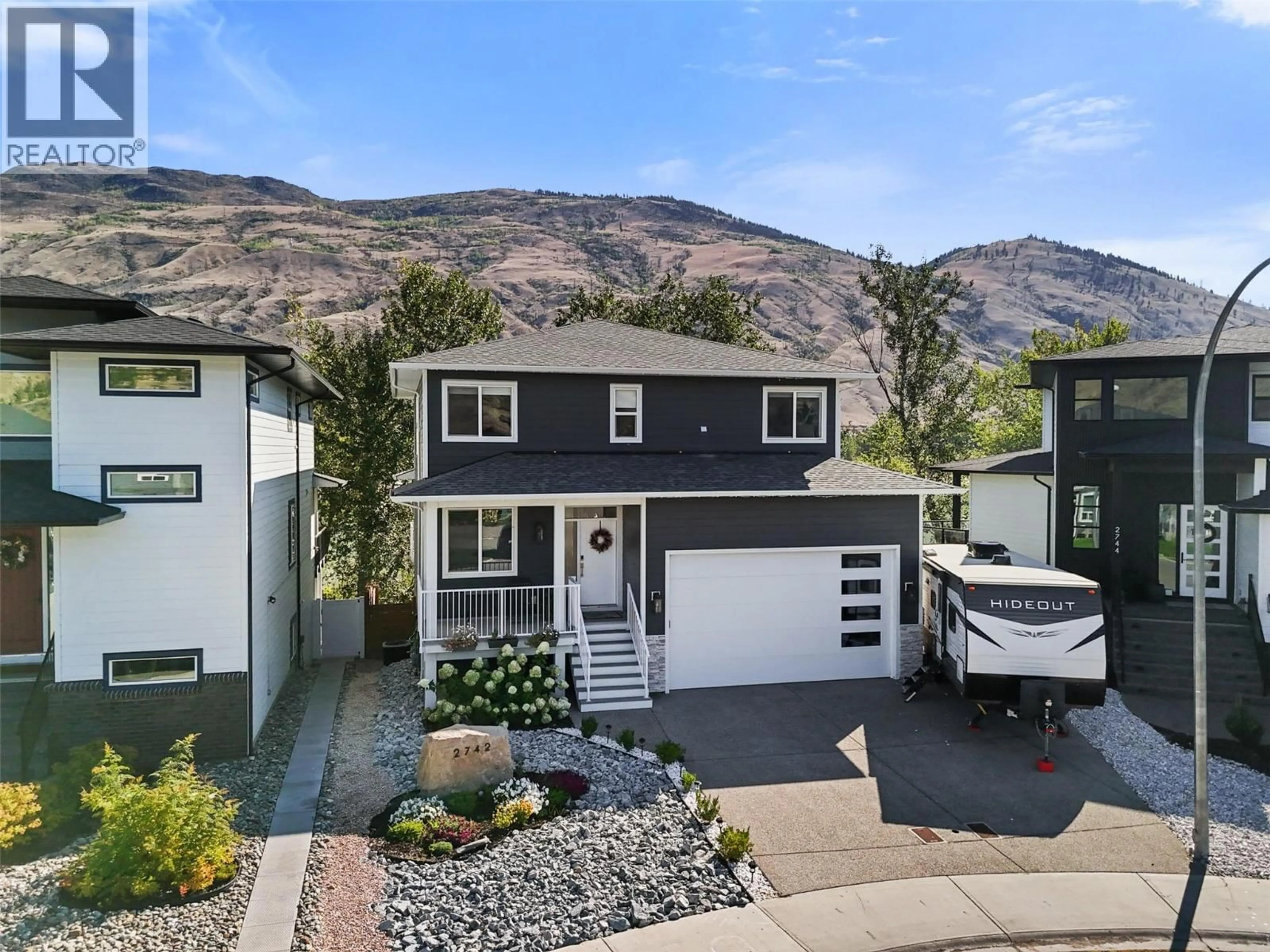 Home with vinyl exterior material, mountain view for 2742 BEACHMOUNT CRESCENT, Kamloops British Columbia V2B0E6