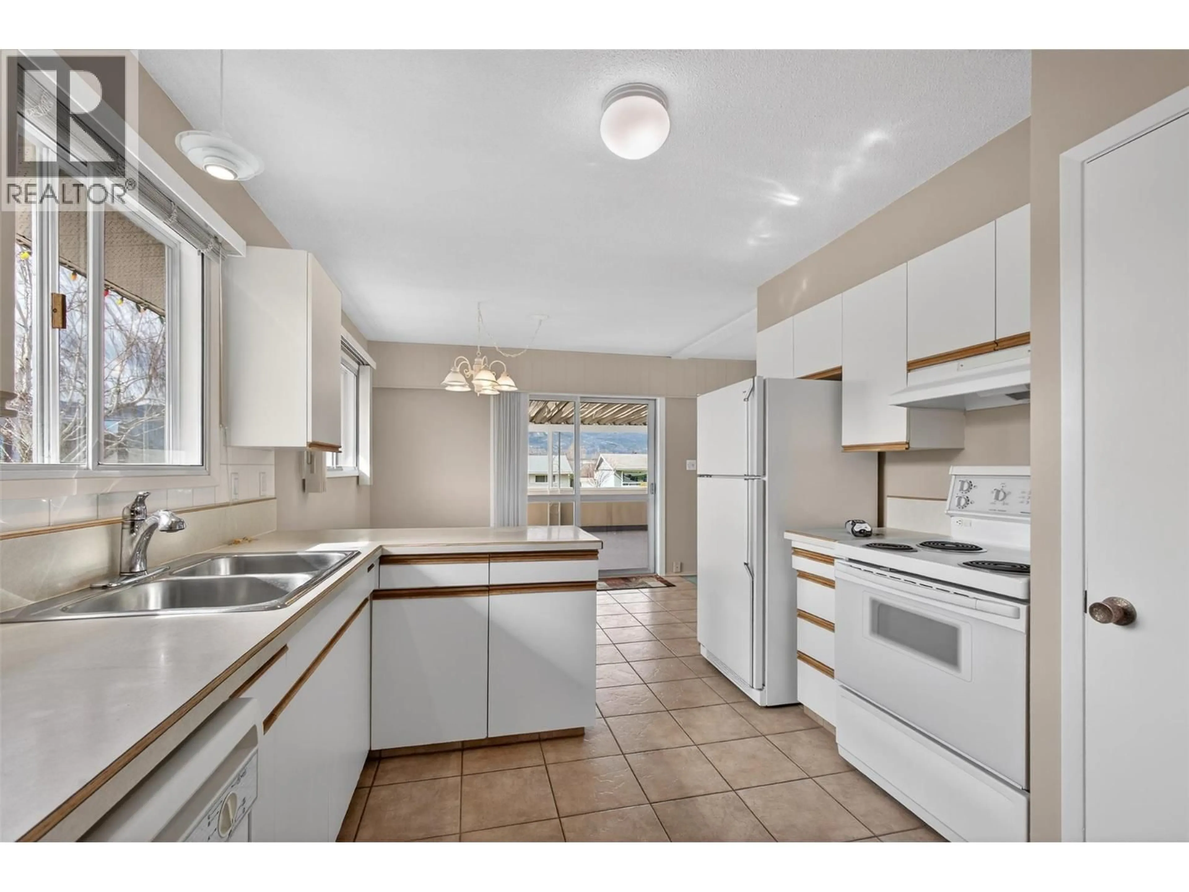 Standard kitchen, ceramic/tile floor for 181 MCPHERSON CRESCENT, Penticton British Columbia V2A2N9