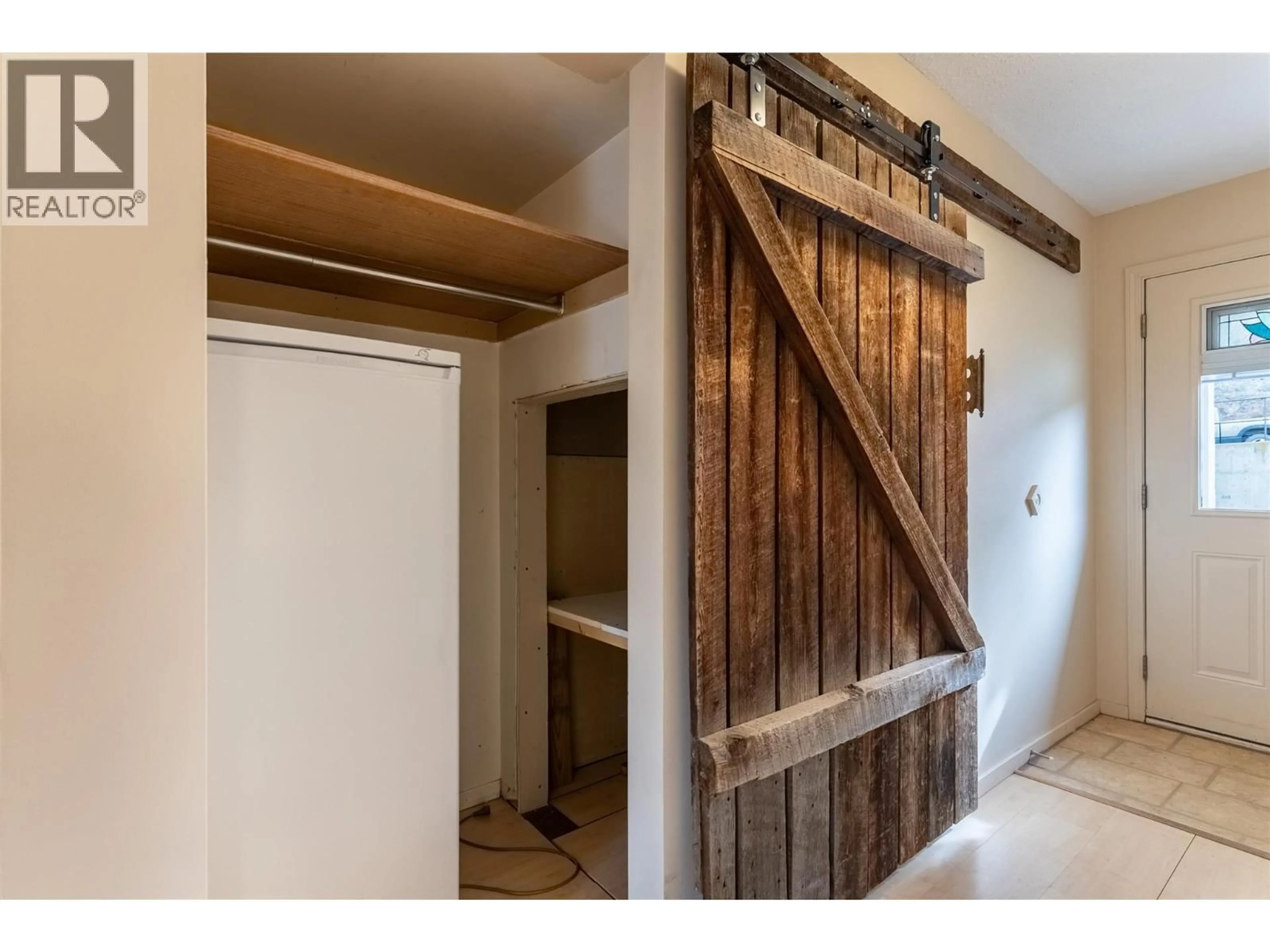 Indoor entryway for 602 - 1500 MESA VISTA DRIVE, Ashcroft British Columbia V0K1A0