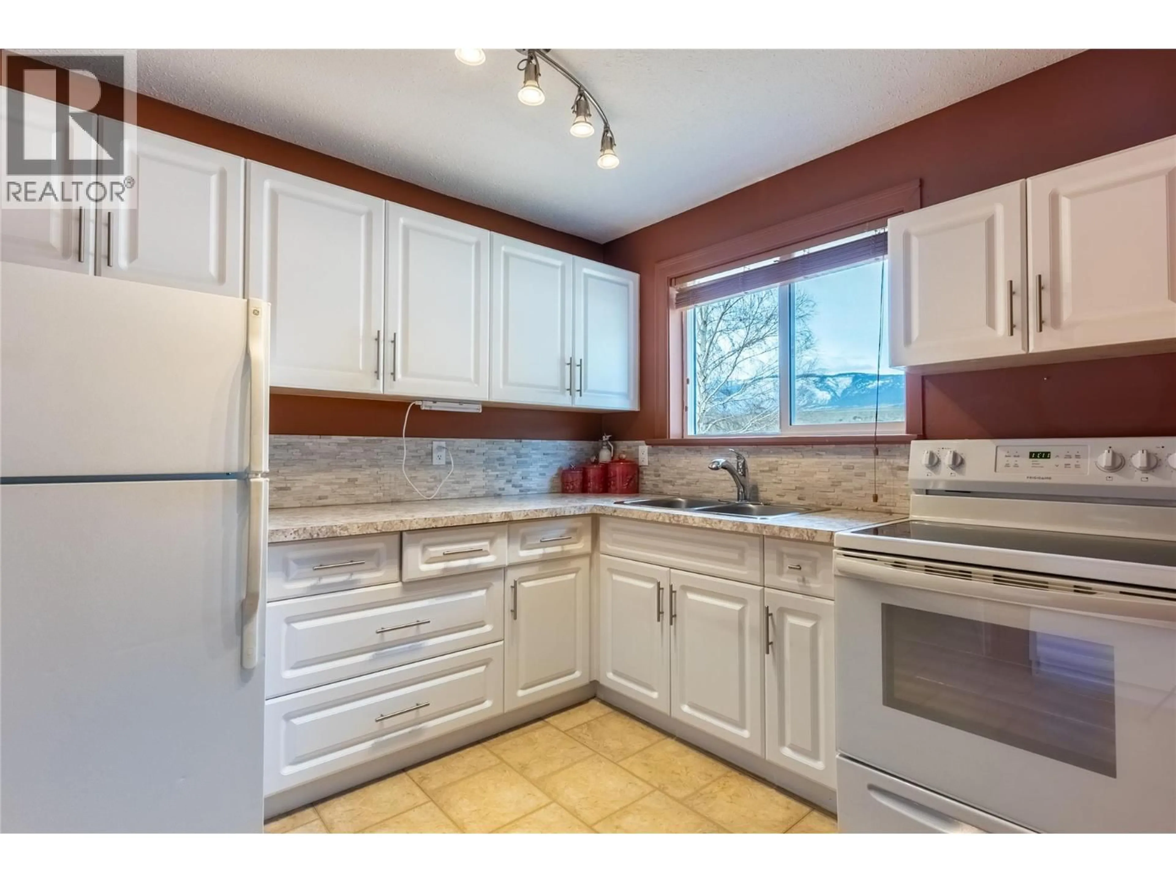 Standard kitchen, unknown for 602 - 1500 MESA VISTA DRIVE, Ashcroft British Columbia V0K1A0