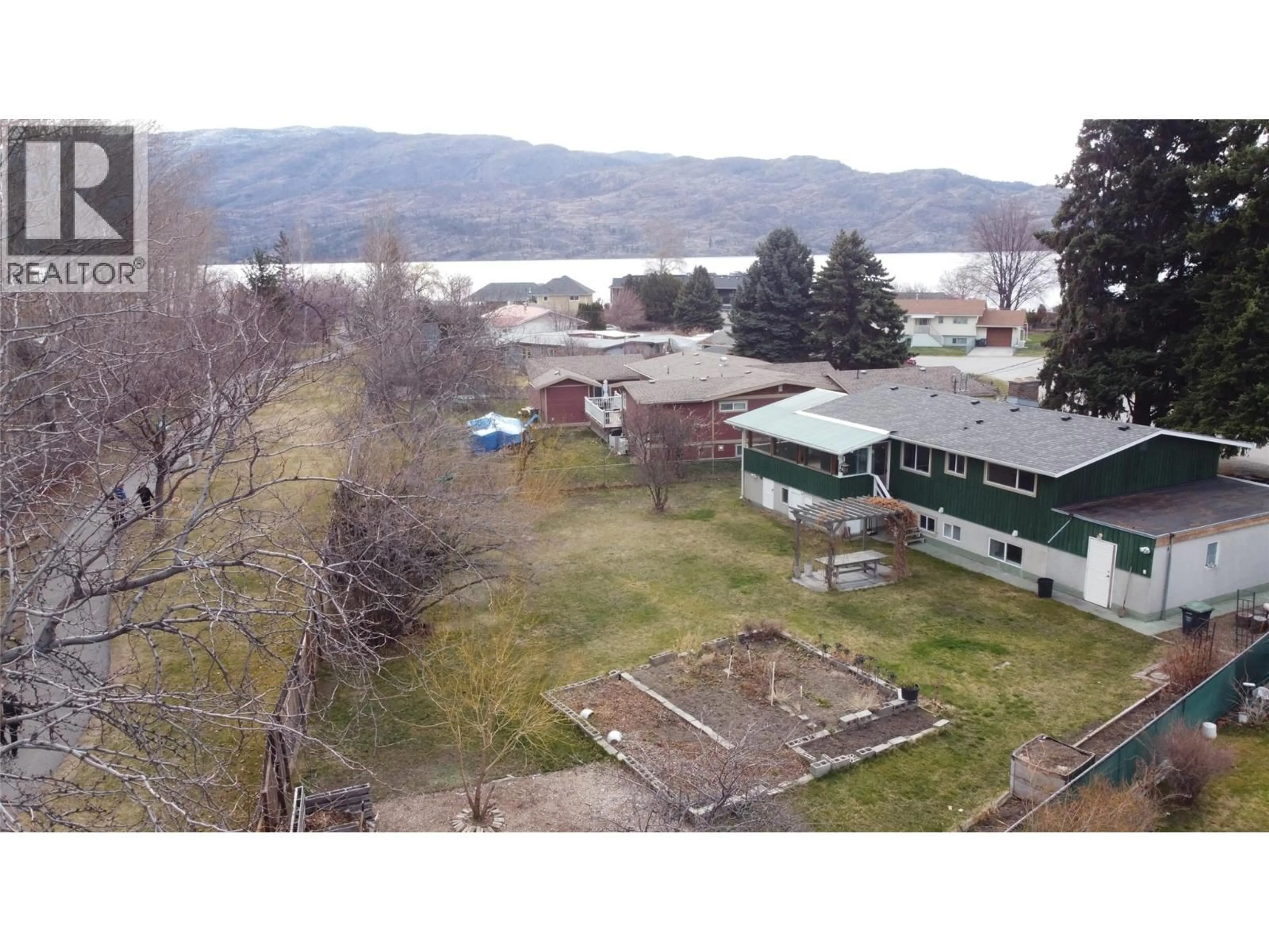 A pic from outside/outdoor area/front of a property/back of a property/a pic from drone, water/lake/river/ocean view for 4030 SAN CLEMENTE AVENUE, Peachland British Columbia V0H1X6