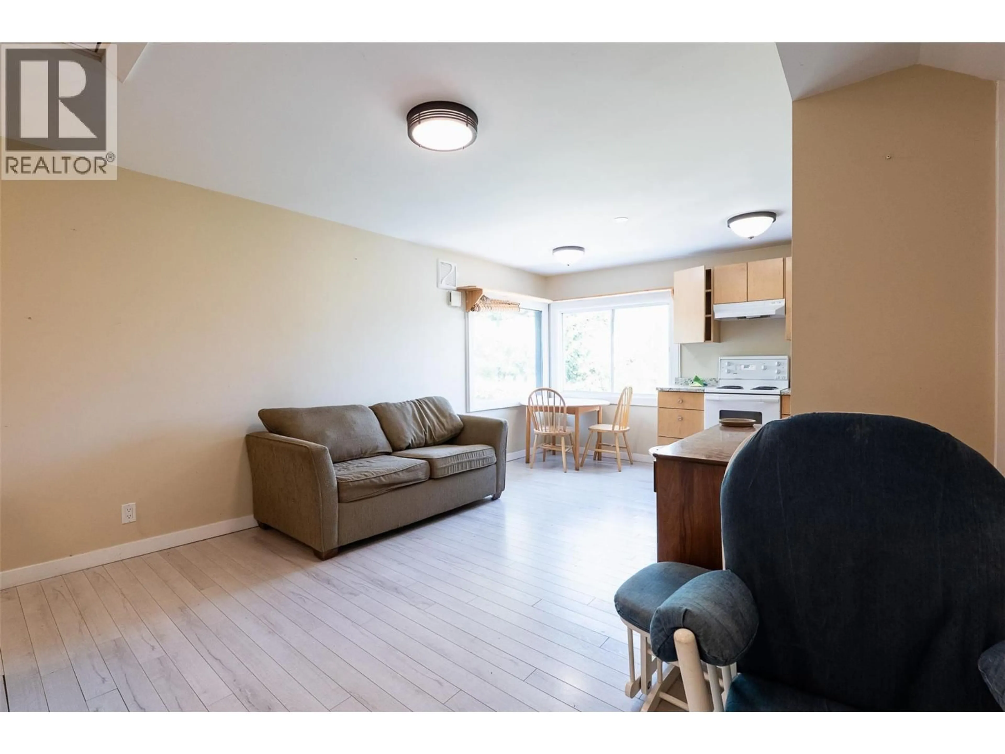 Living room with furniture, wood/laminate floor for 320 CHATHAM STREET, Nelson British Columbia V1L3Z2