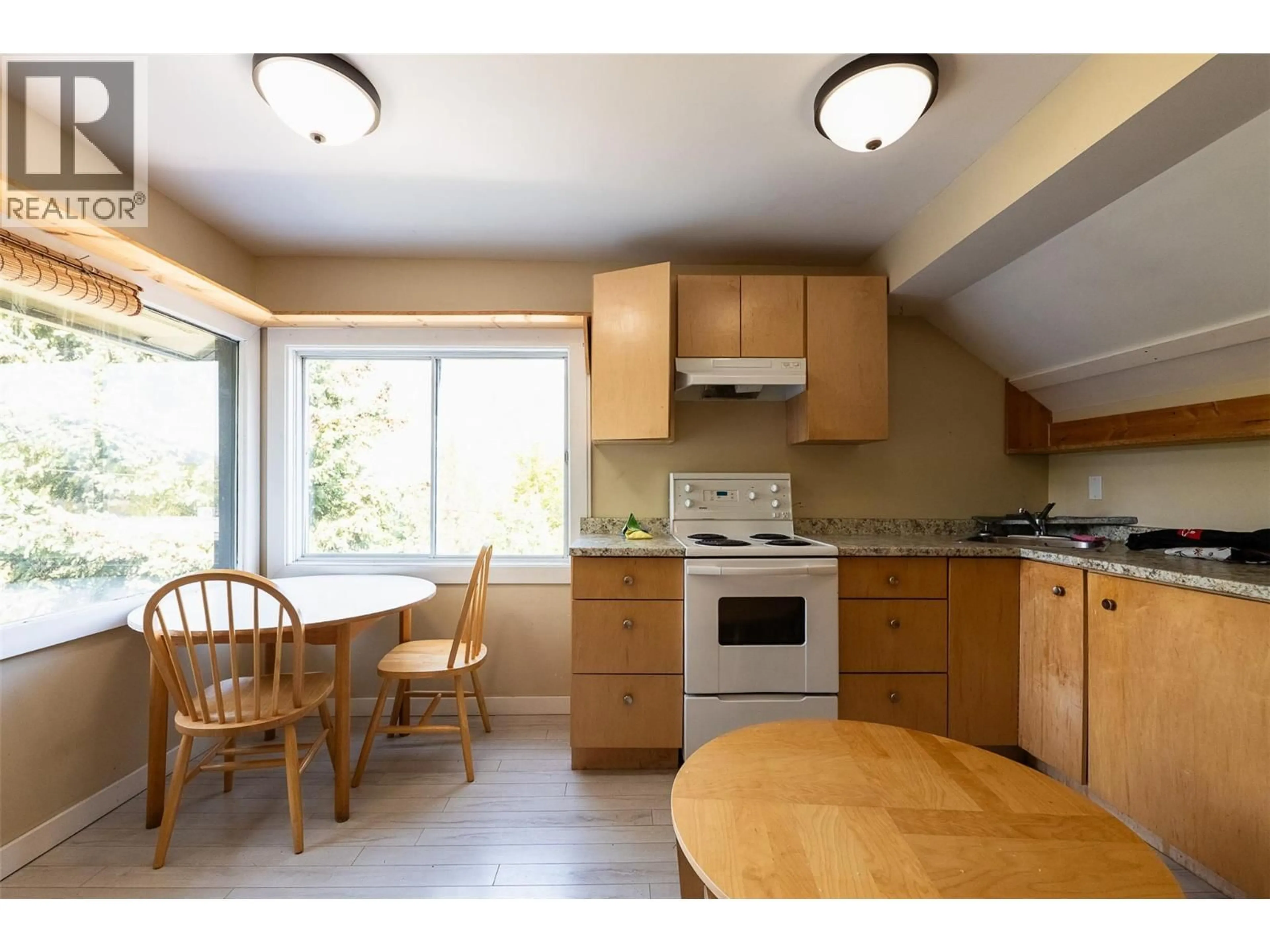 Standard kitchen, wood/laminate floor for 320 CHATHAM STREET, Nelson British Columbia V1L3Z2
