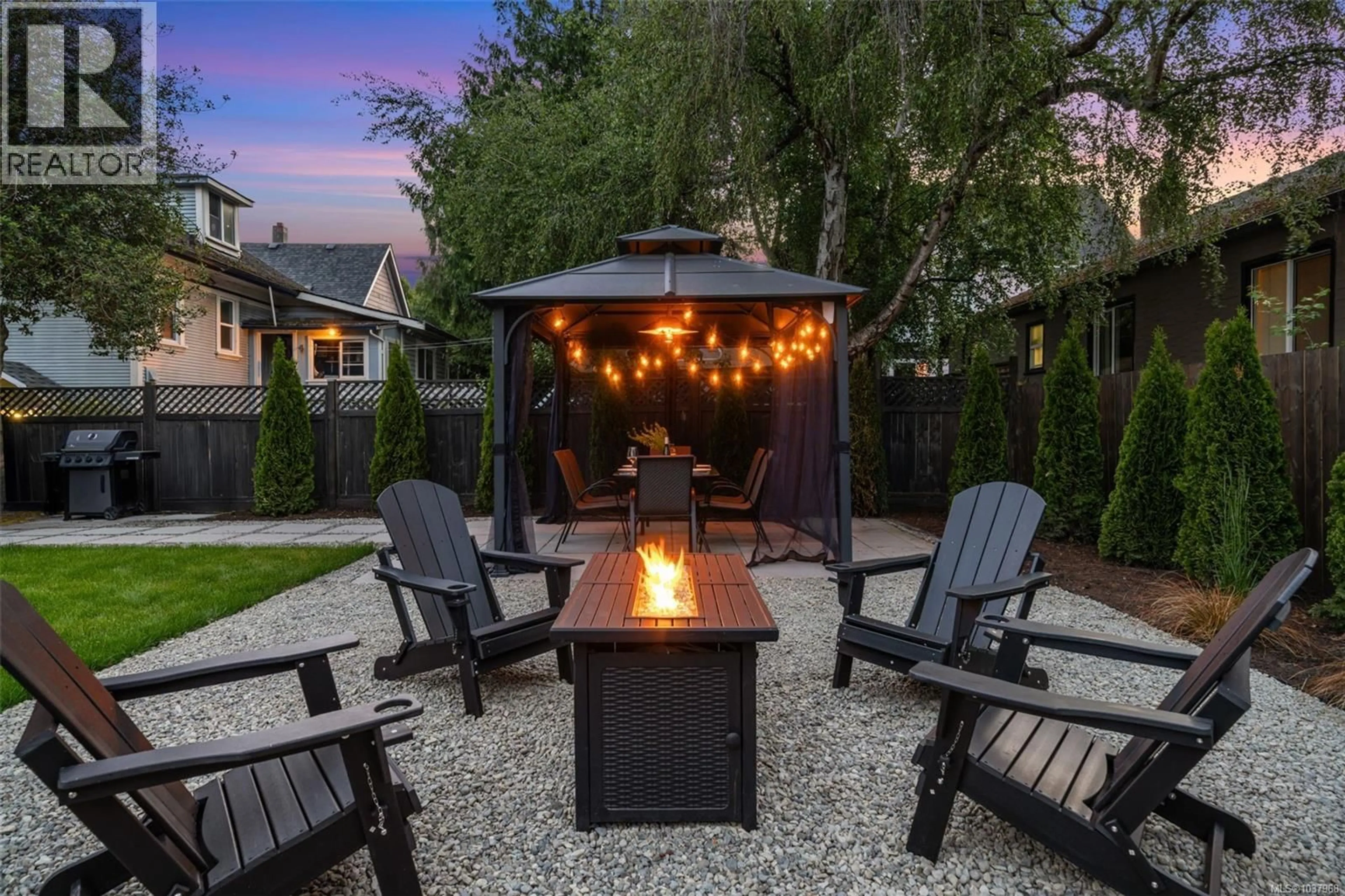 Patio, street for 1018 MASON STREET, Victoria British Columbia V8T1A3