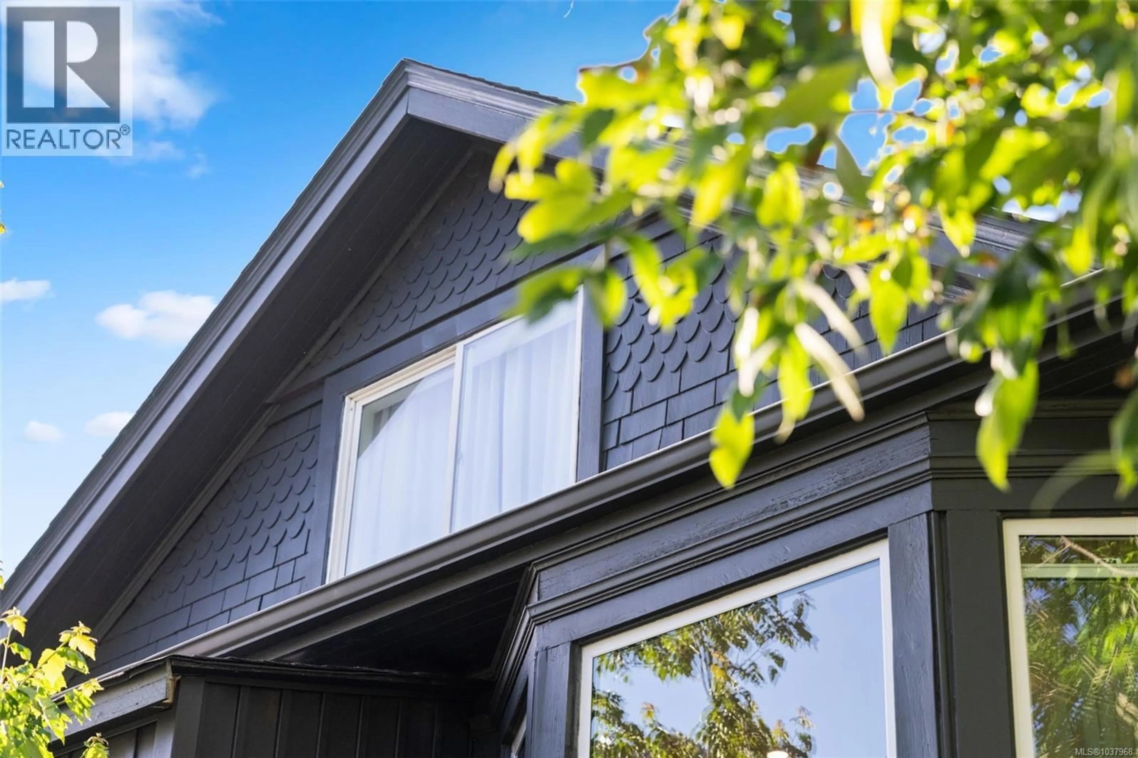 Home with vinyl exterior material, unknown for 1018 MASON STREET, Victoria British Columbia V8T1A3